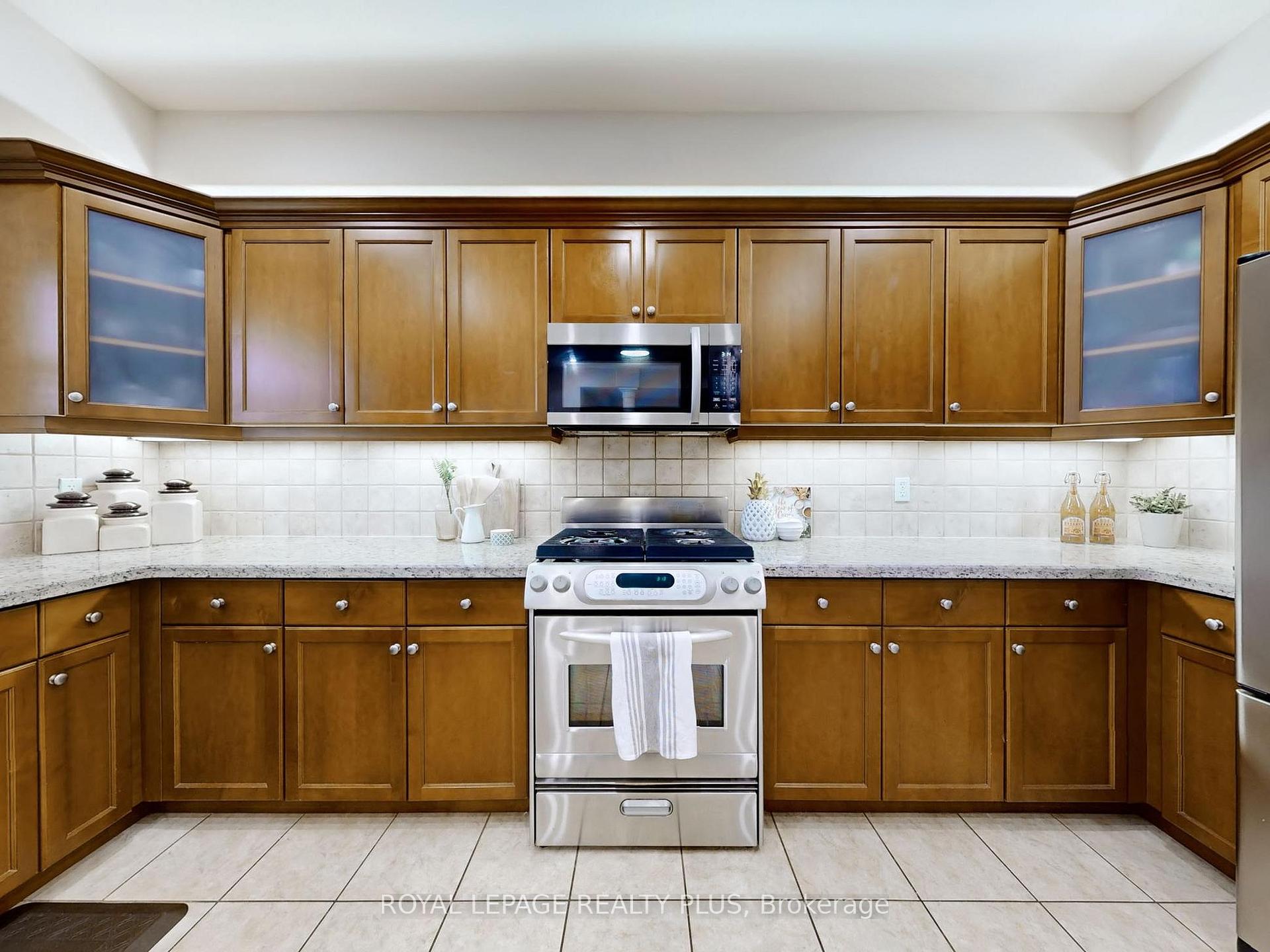 Photo 17 of 115 Candlewood Drive, Hamilton, Stoney Creek Mountain — HOMEH
