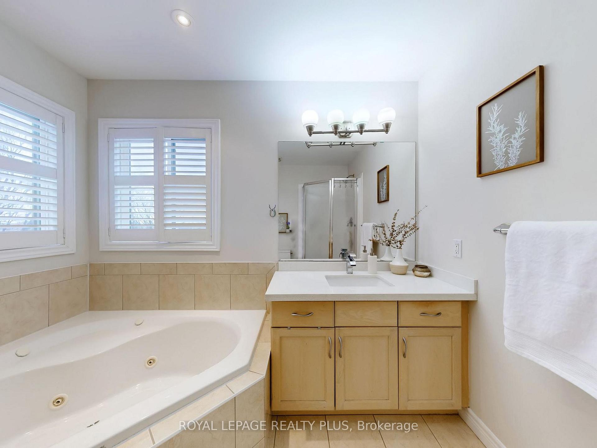 Photo 26 of 115 Candlewood Drive, Hamilton, Stoney Creek Mountain — HOMEH