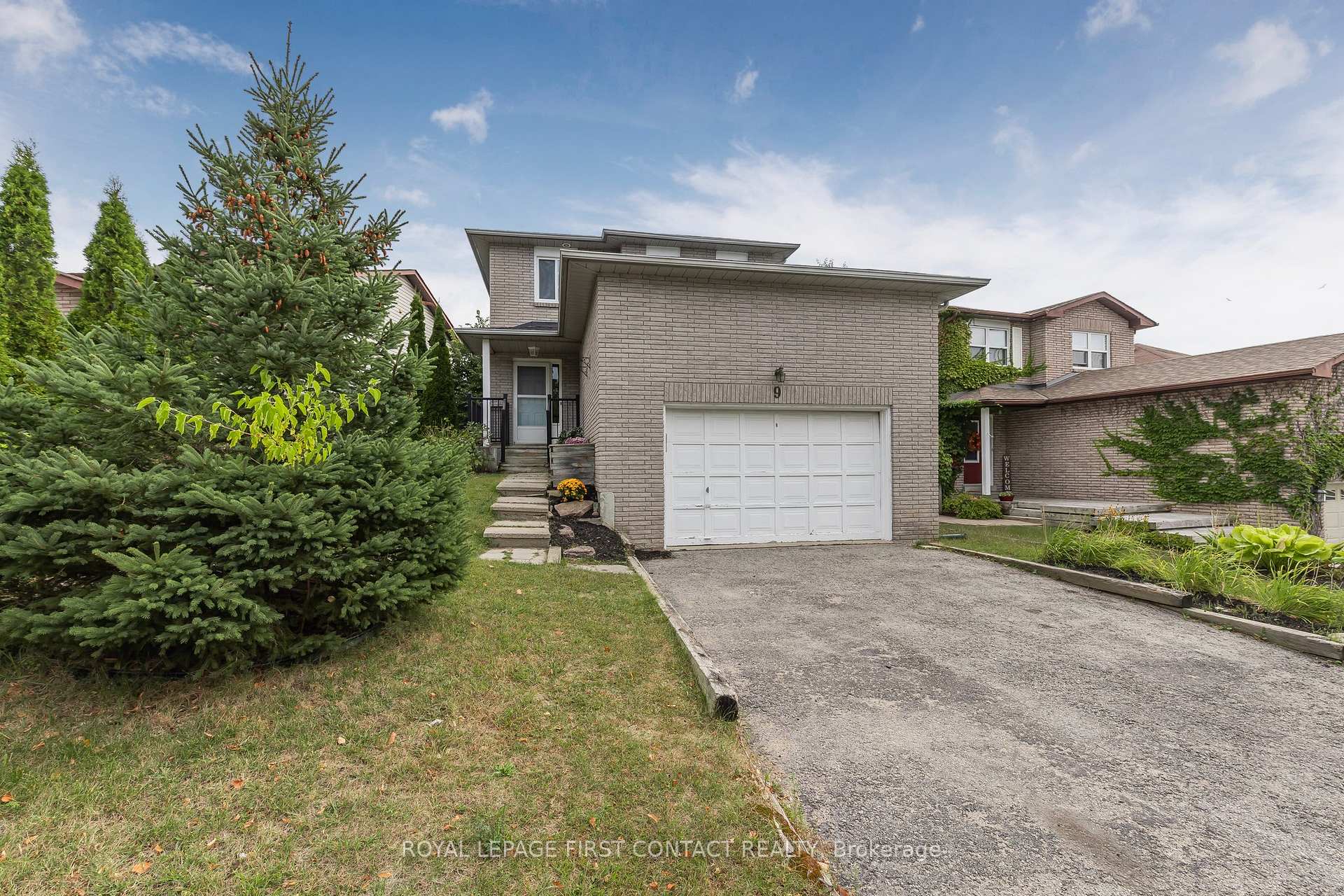Photo 2 of 9 Carr Drive, Barrie, Letitia Heights — HOMEH