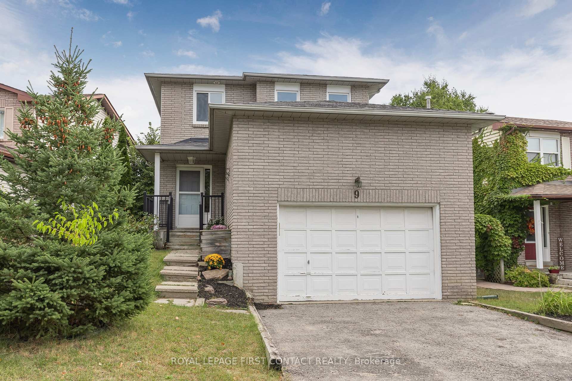 Photo 3 of 9 Carr Drive, Barrie, Letitia Heights — HOMEH