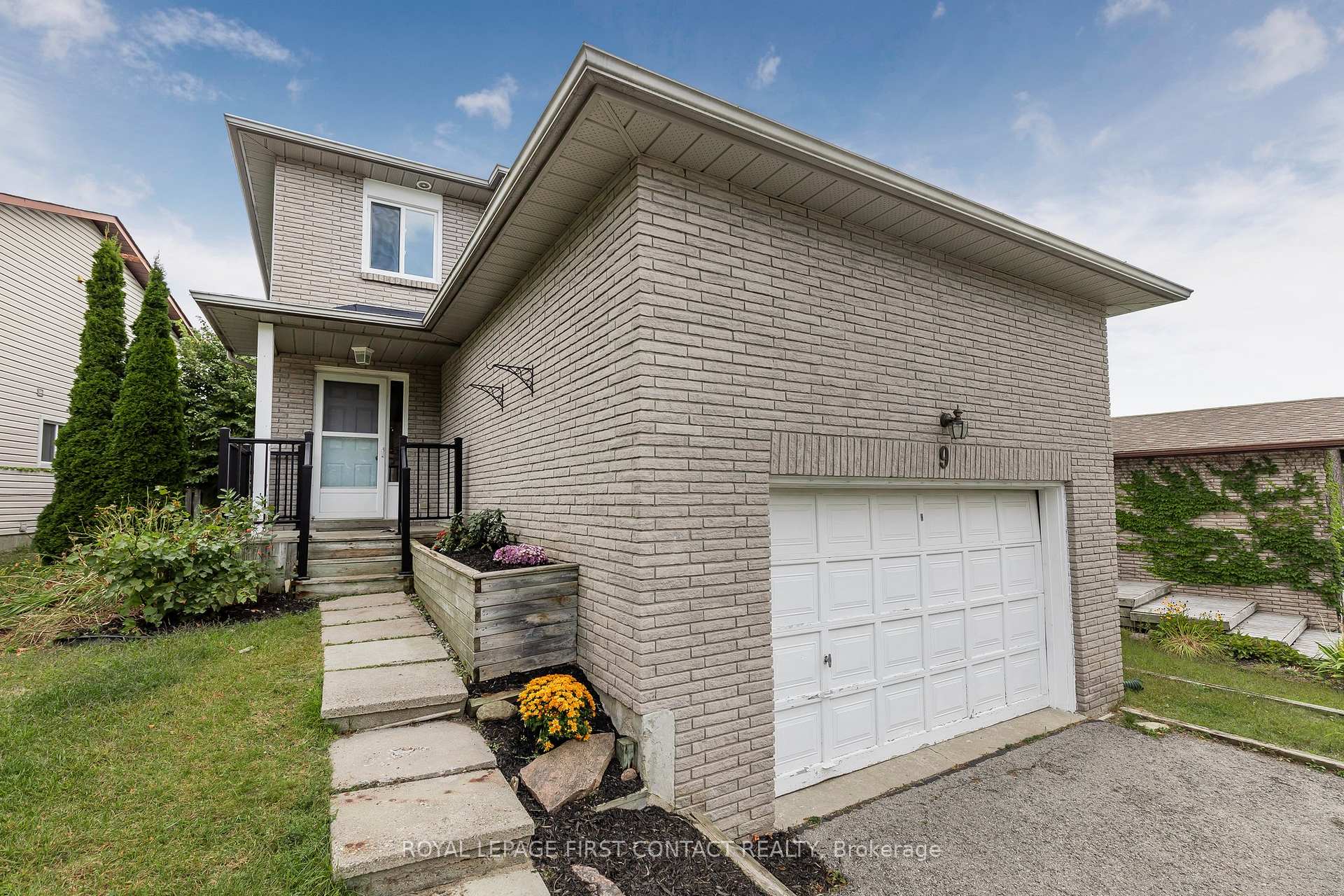 Photo 4 of 9 Carr Drive, Barrie, Letitia Heights — HOMEH