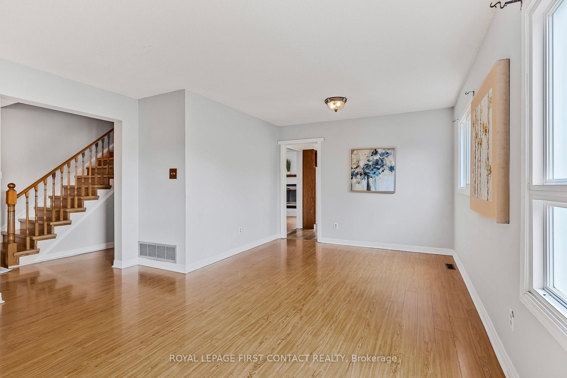 Photo 7 of 9 Carr Drive, Barrie, Letitia Heights — HOMEH