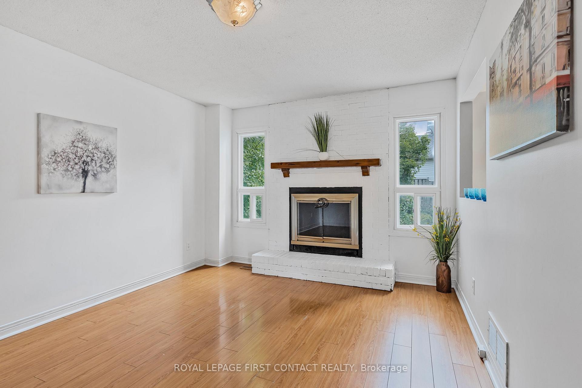 Photo 11 of 9 Carr Drive, Barrie, Letitia Heights — HOMEH