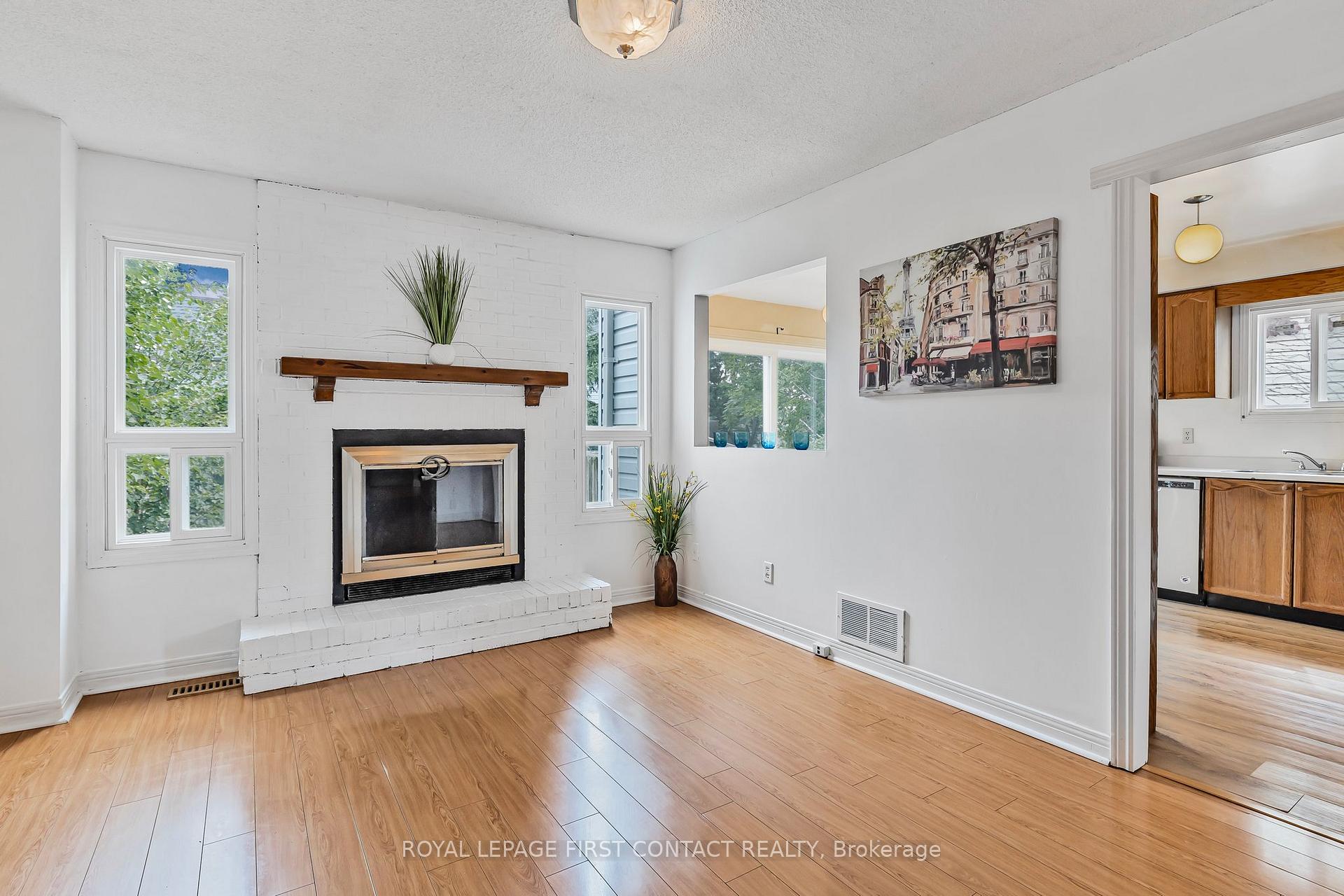 Photo 12 of 9 Carr Drive, Barrie, Letitia Heights — HOMEH