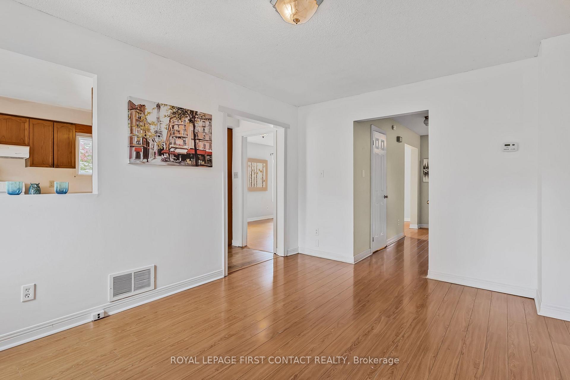 Photo 13 of 9 Carr Drive, Barrie, Letitia Heights — HOMEH