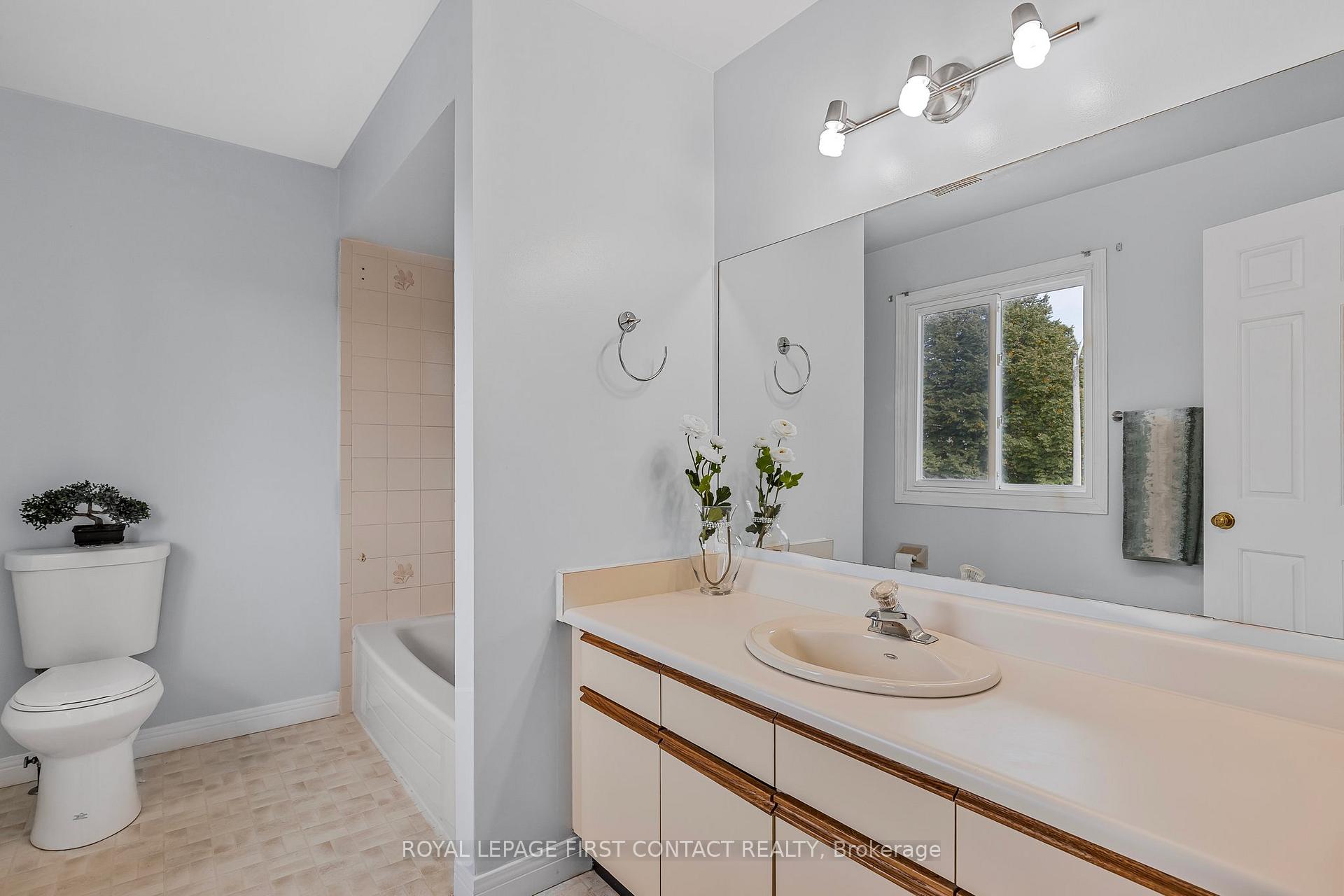 Photo 17 of 9 Carr Drive, Barrie, Letitia Heights — HOMEH