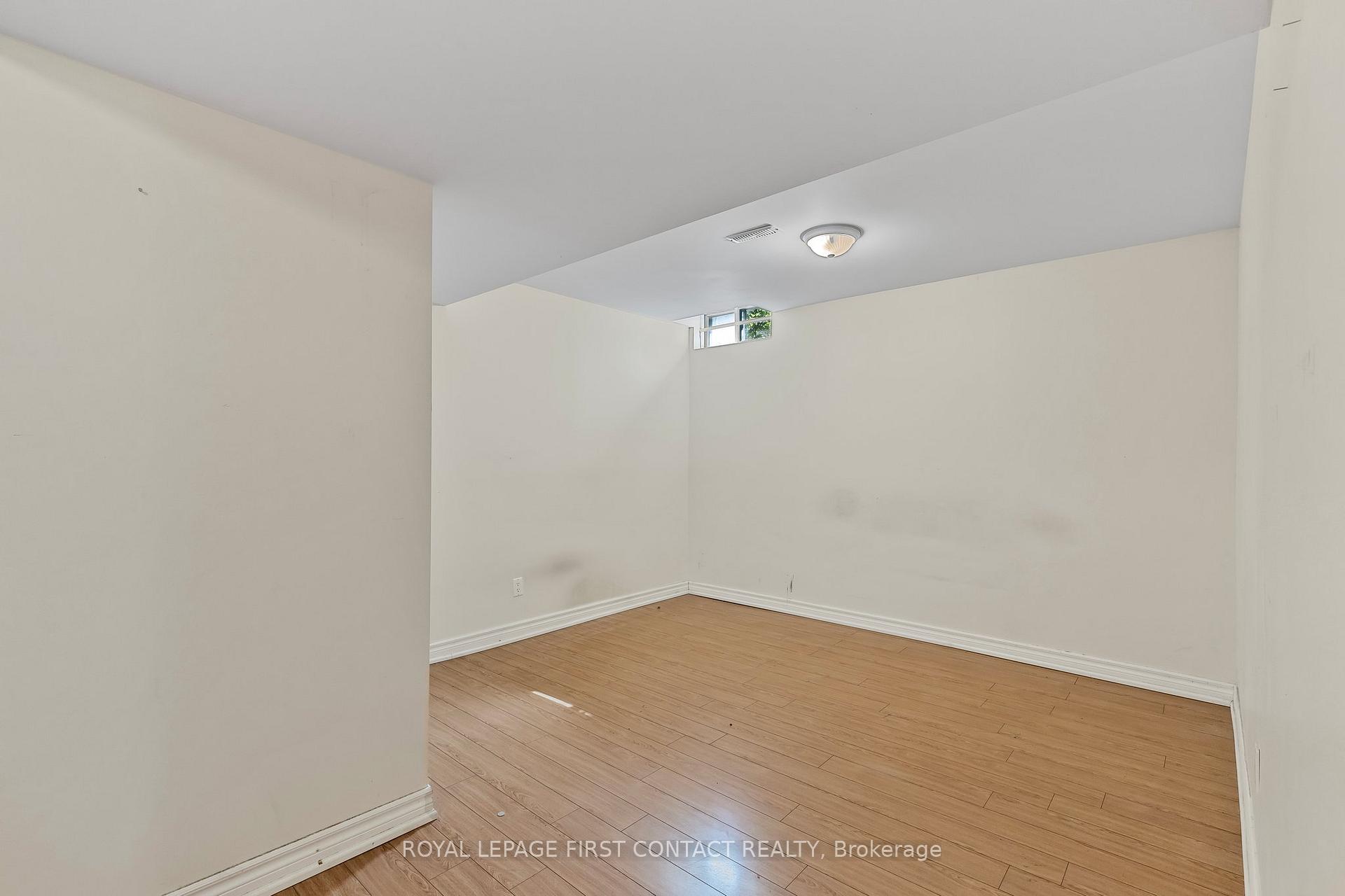 Photo 25 of 9 Carr Drive, Barrie, Letitia Heights — HOMEH