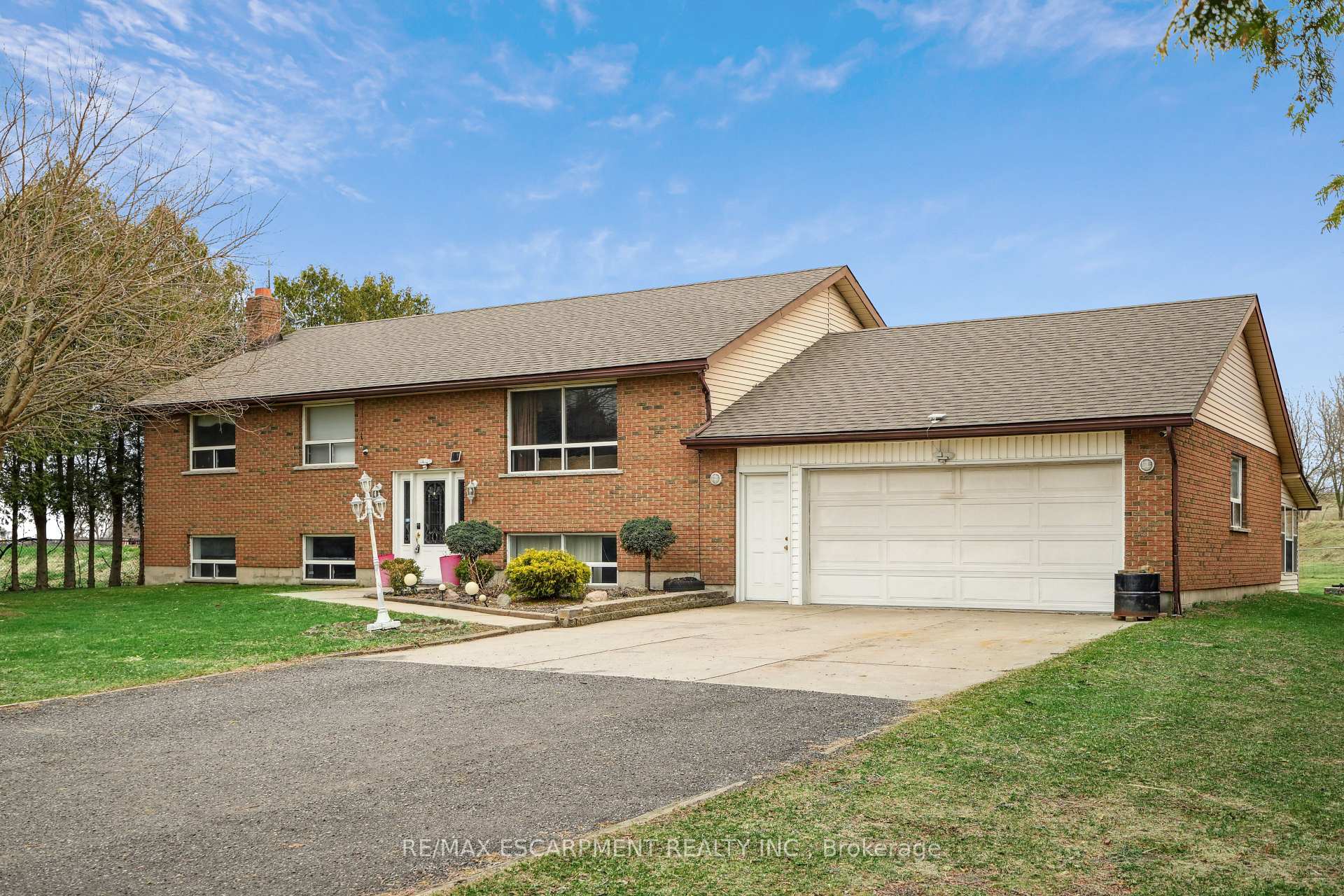 Photo 3 of 515 Brock Road, Hamilton, Rural Flamborough — HOMEH