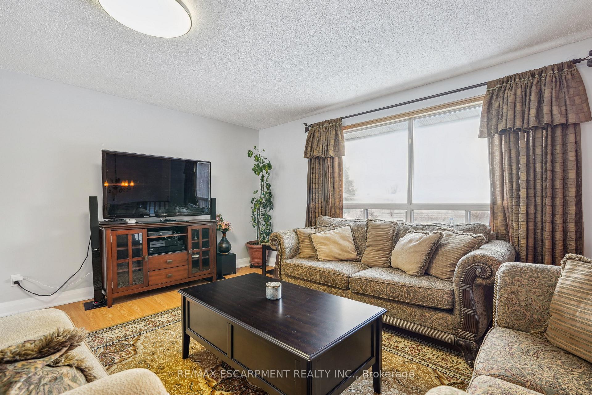 Photo 7 of 515 Brock Road, Hamilton, Rural Flamborough — HOMEH