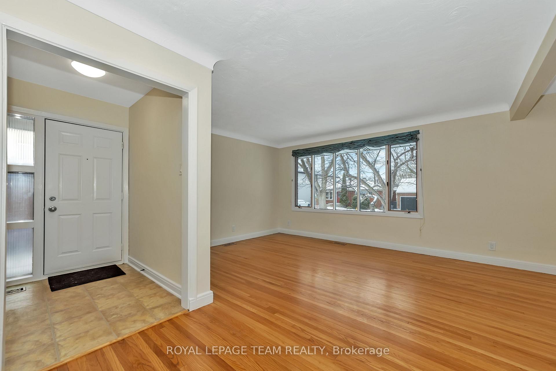 Photo 3 of 629 Mansfield Avenue, Ottawa, McKellar/Highland — HOMEH