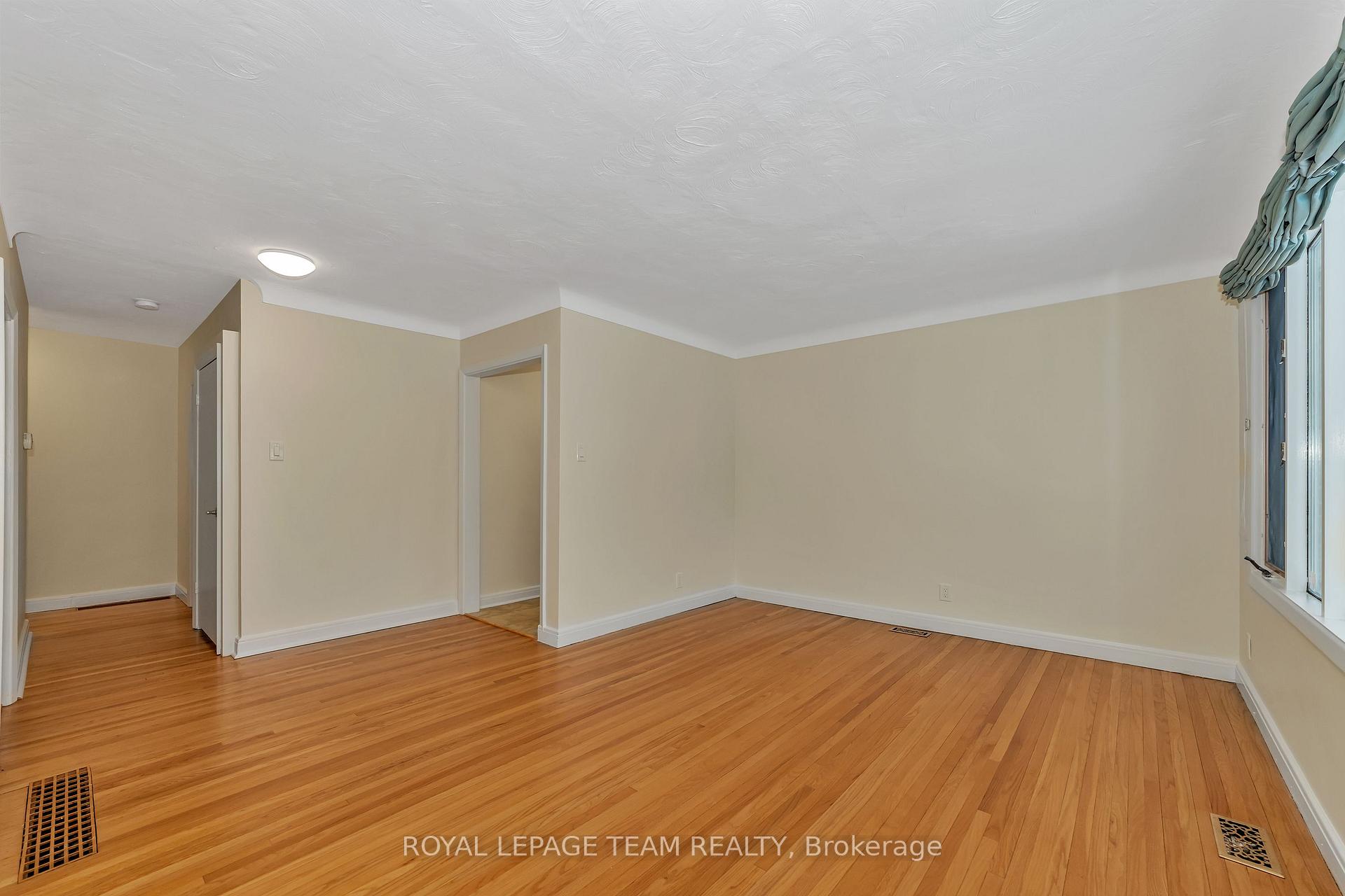 Photo 5 of 629 Mansfield Avenue, Ottawa, McKellar/Highland — HOMEH