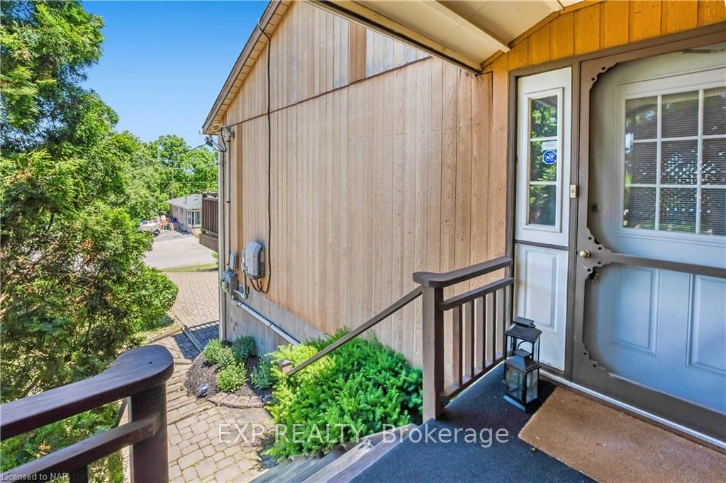 Photo 23 of 29 Dundas Crescent, St. Catharines, Burleigh Hill — HOMEH