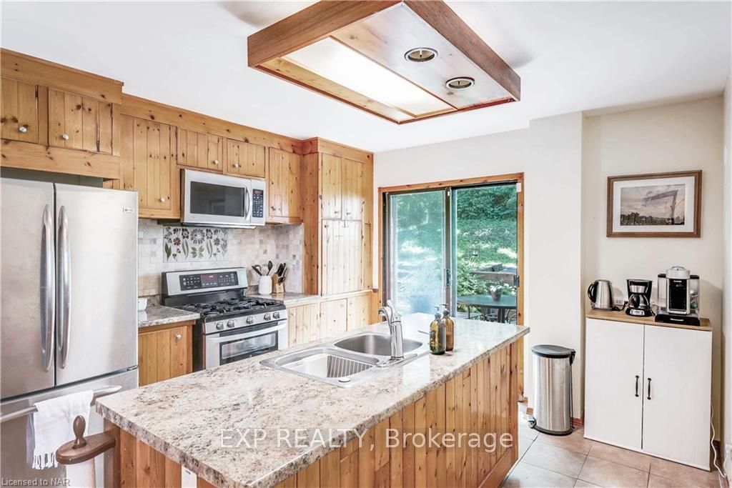 Photo 12 of 29 Dundas Crescent, St. Catharines, Burleigh Hill — HOMEH
