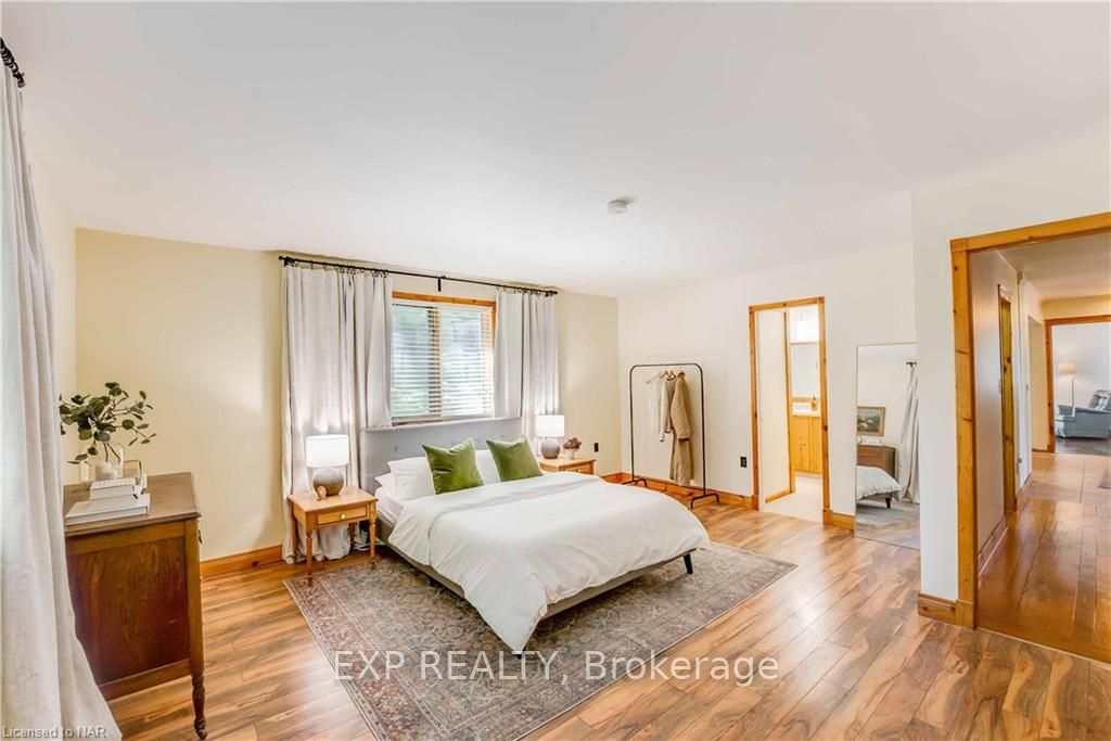 Photo 17 of 29 Dundas Crescent, St. Catharines, Burleigh Hill — HOMEH