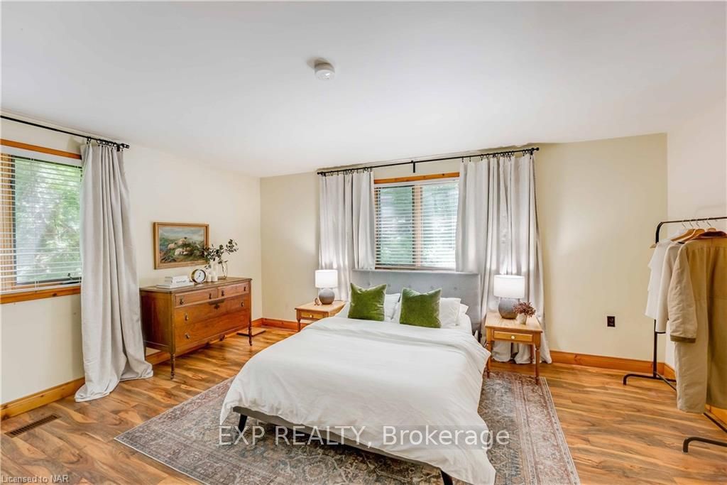 Photo 18 of 29 Dundas Crescent, St. Catharines, Burleigh Hill — HOMEH
