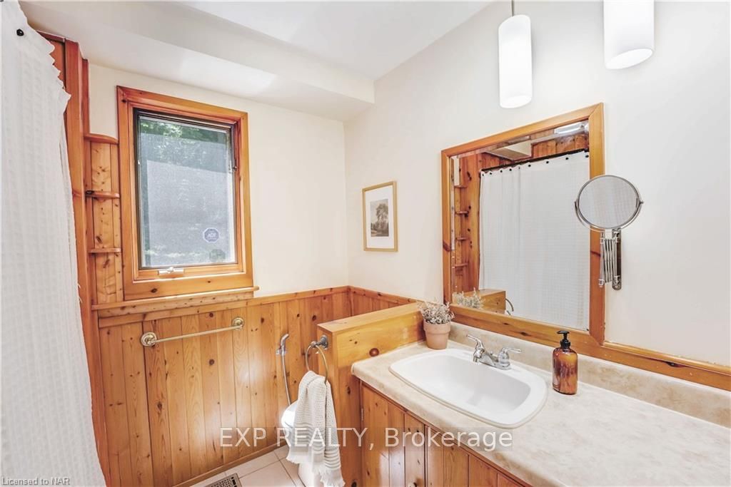 Photo 20 of 29 Dundas Crescent, St. Catharines, Burleigh Hill — HOMEH