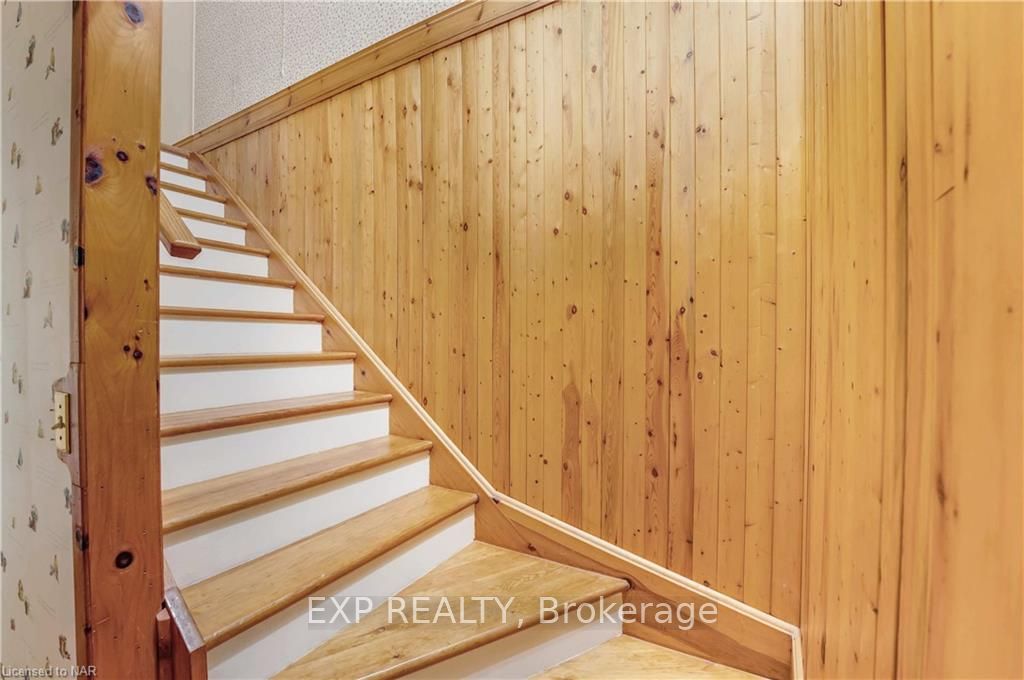 Photo 21 of 29 Dundas Crescent, St. Catharines, Burleigh Hill — HOMEH
