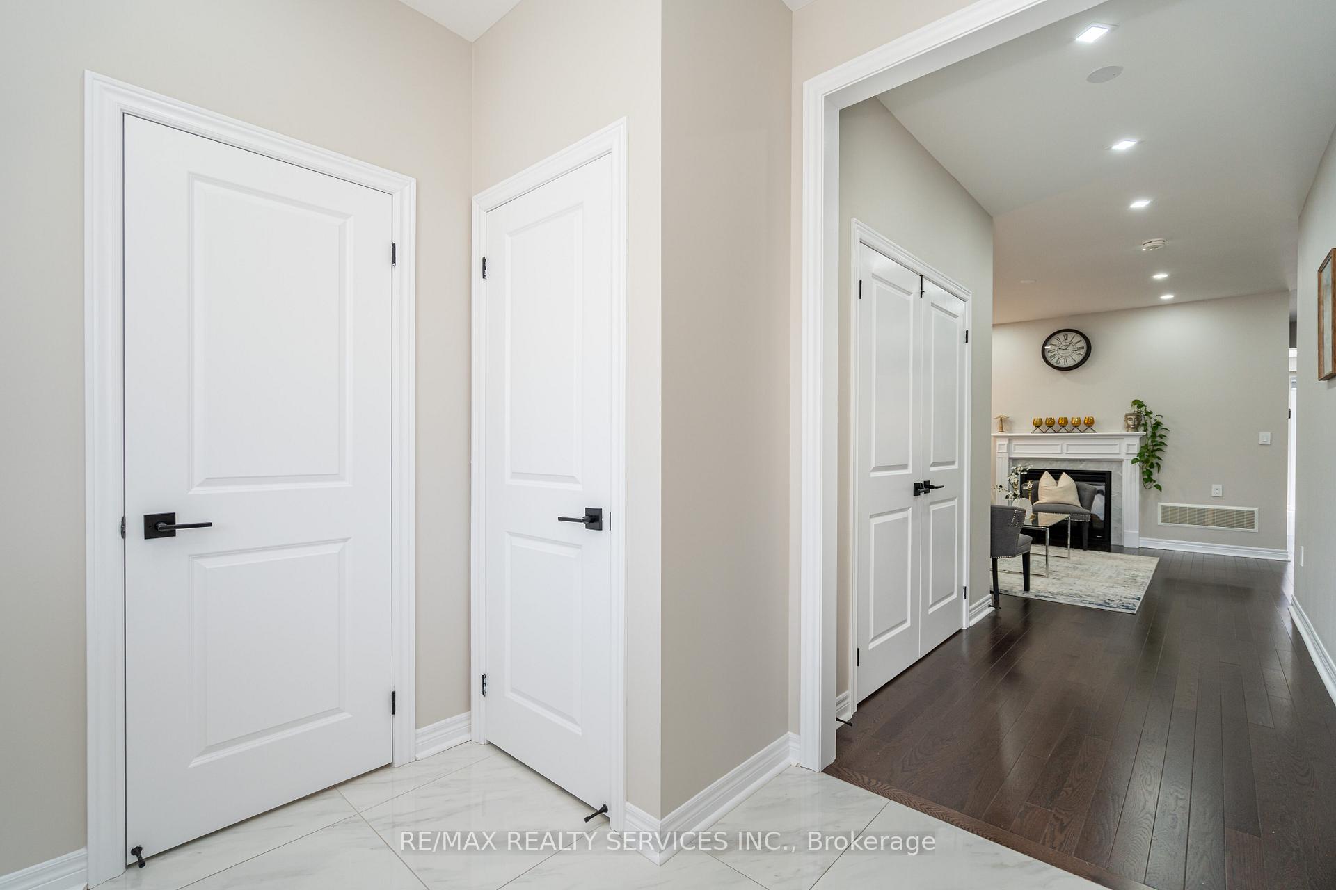 Photo 4 of 105 Benhurst Crescent, Brampton, Northwest Brampton — HOMEH