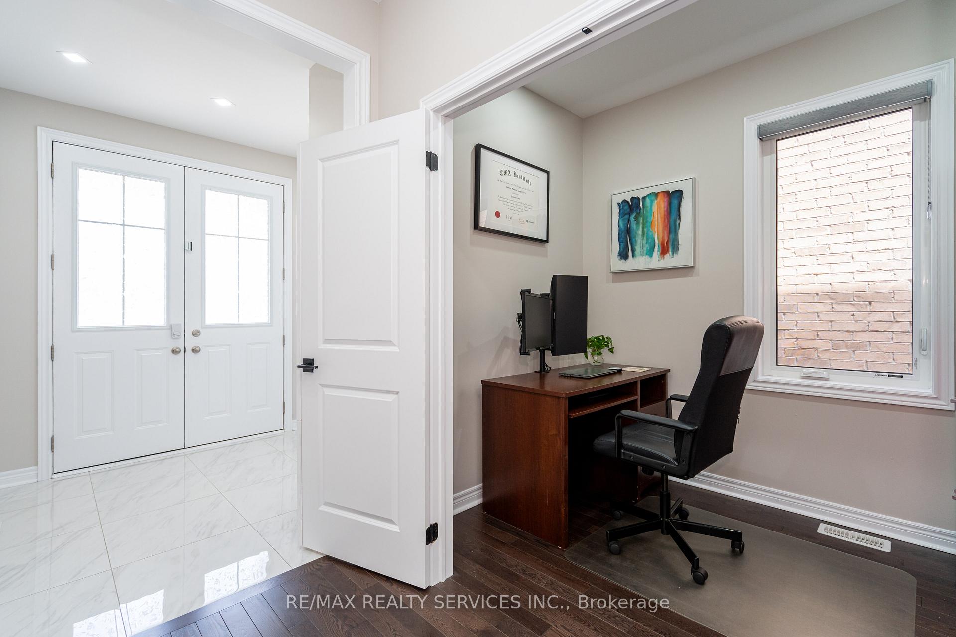 Photo 6 of 105 Benhurst Crescent, Brampton, Northwest Brampton — HOMEH