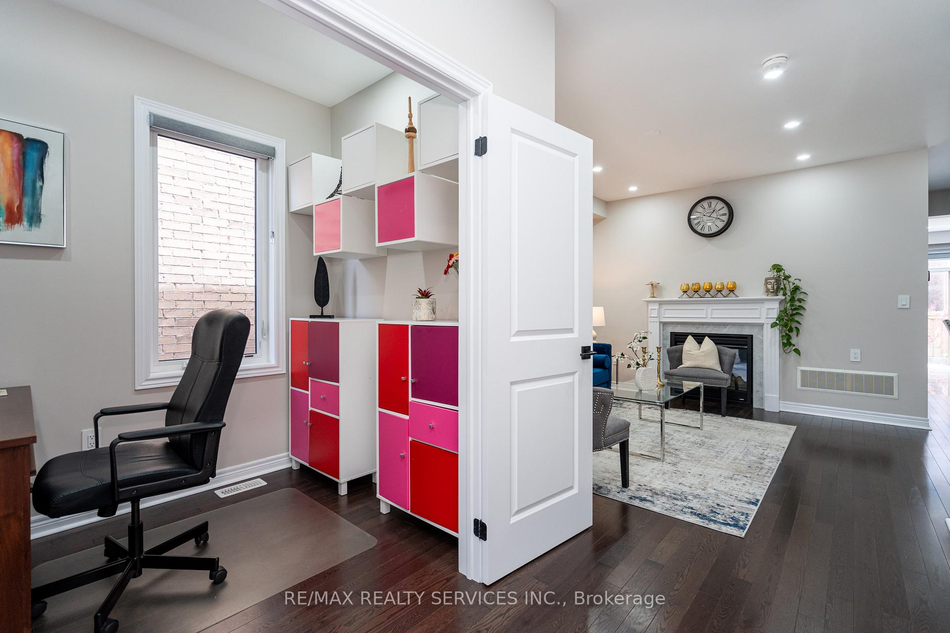 Photo 3 of 105 Benhurst Crescent, Brampton, Northwest Brampton — HOMEH