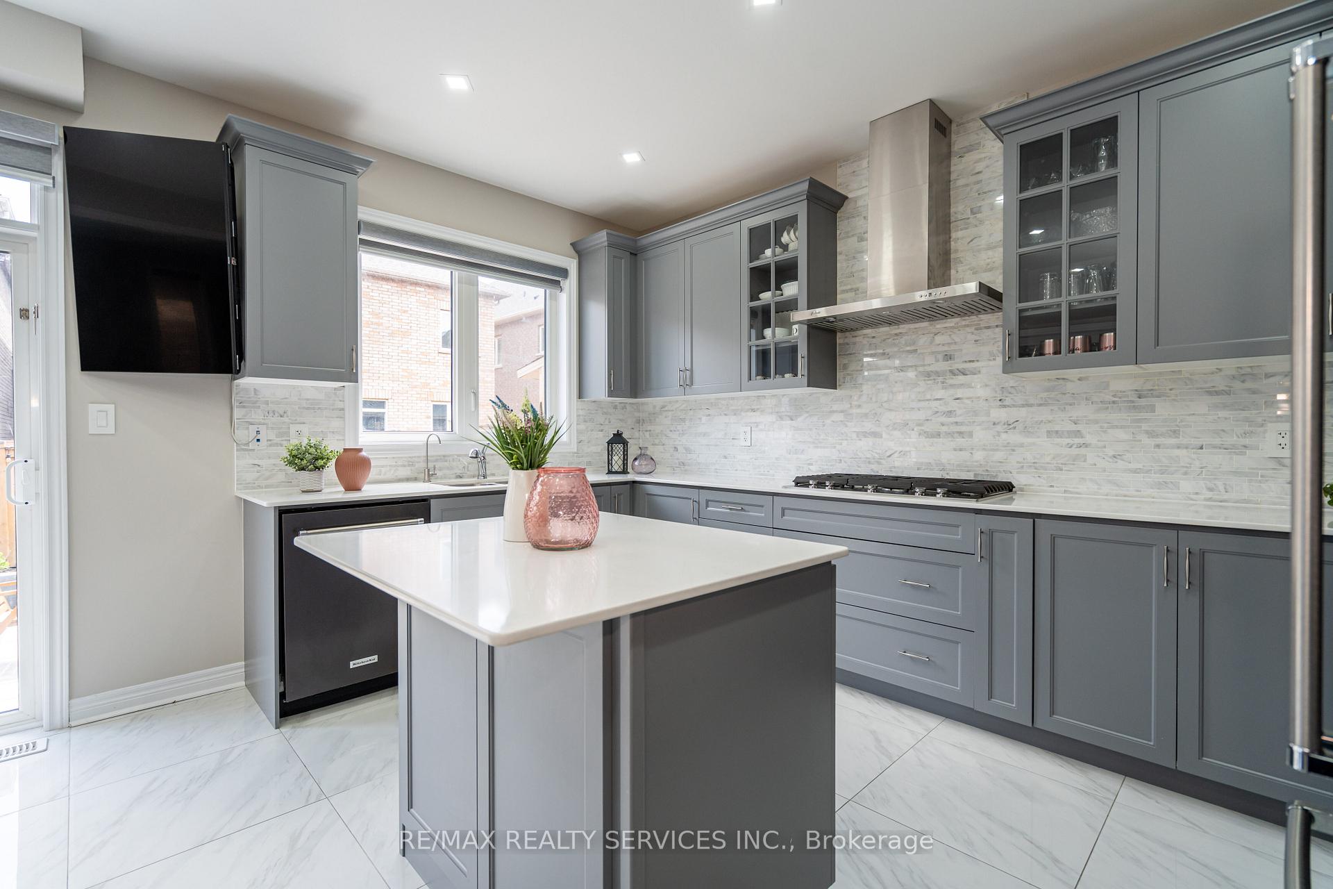 Photo 43 of 105 Benhurst Crescent, Brampton, Northwest Brampton — HOMEH