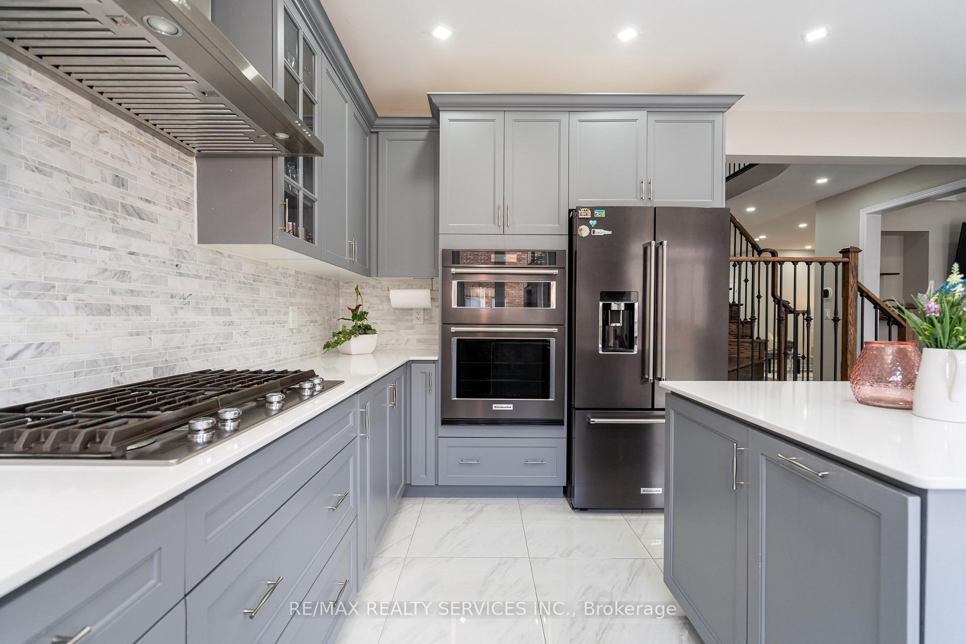 Photo 10 of 105 Benhurst Crescent, Brampton, Northwest Brampton — HOMEH