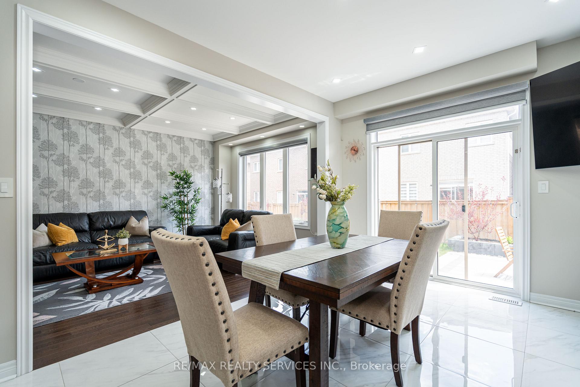 Photo 5 of 105 Benhurst Crescent, Brampton, Northwest Brampton — HOMEH