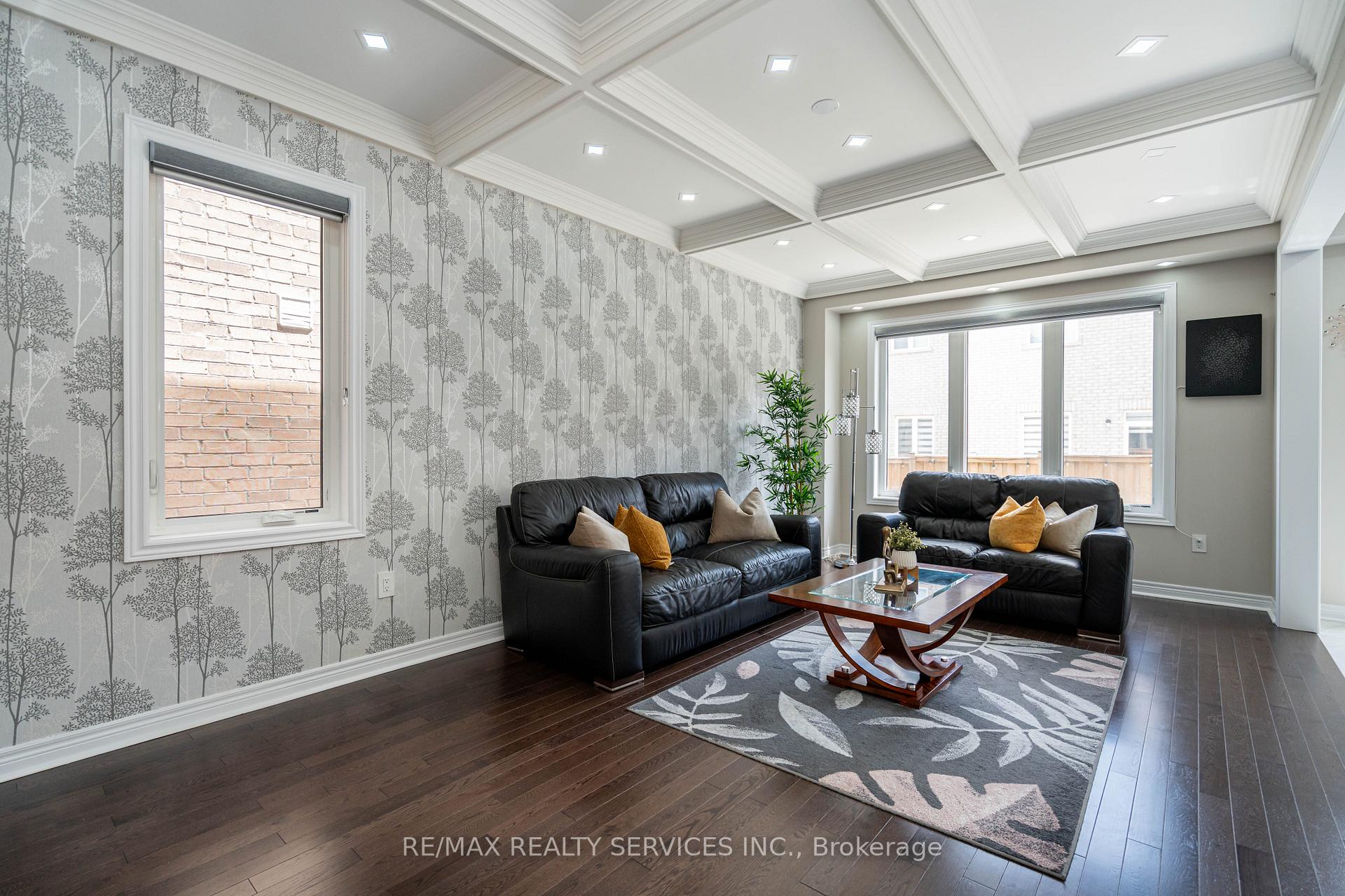 Photo 2 of 105 Benhurst Crescent, Brampton, Northwest Brampton — HOMEH