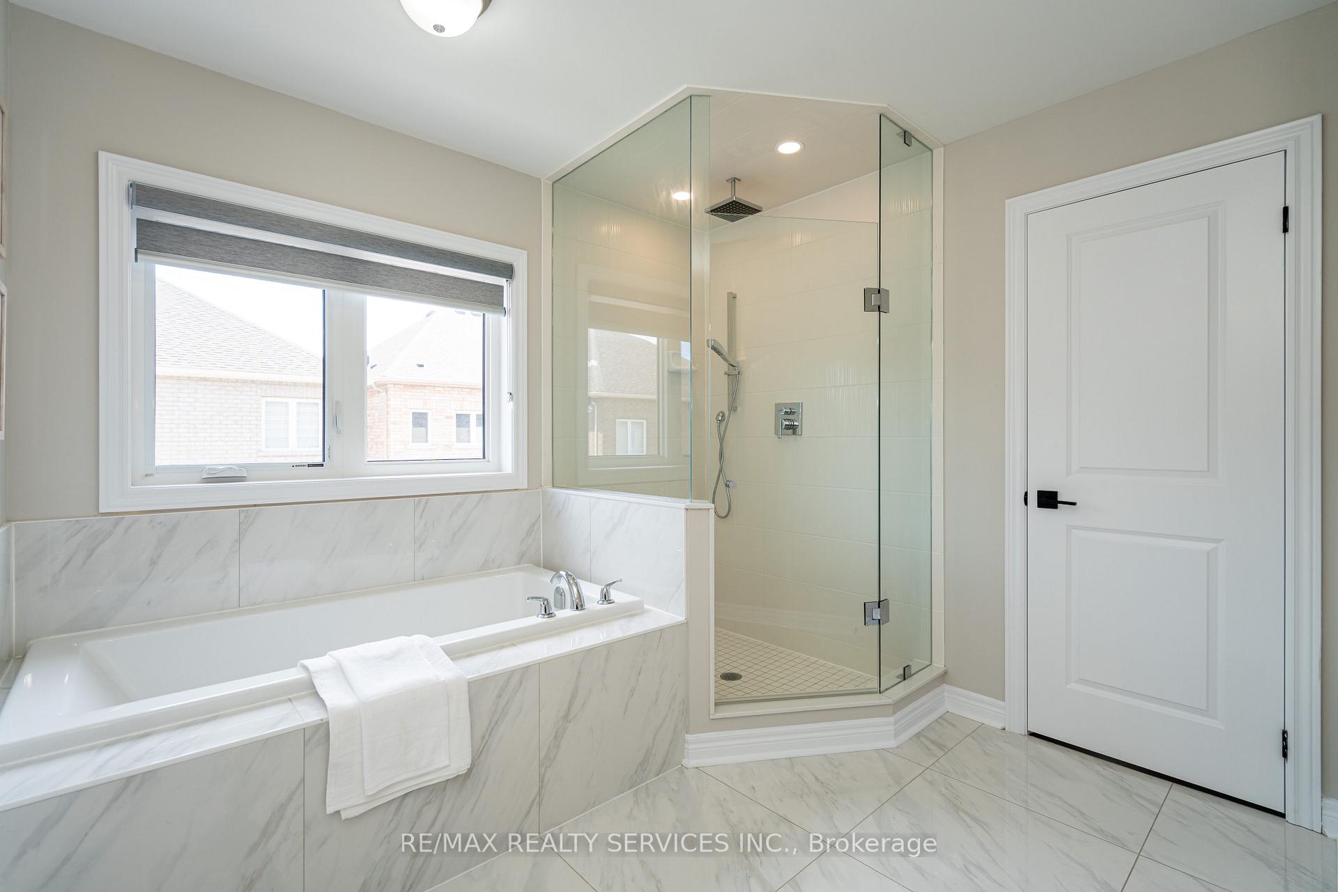 Photo 23 of 105 Benhurst Crescent, Brampton, Northwest Brampton — HOMEH