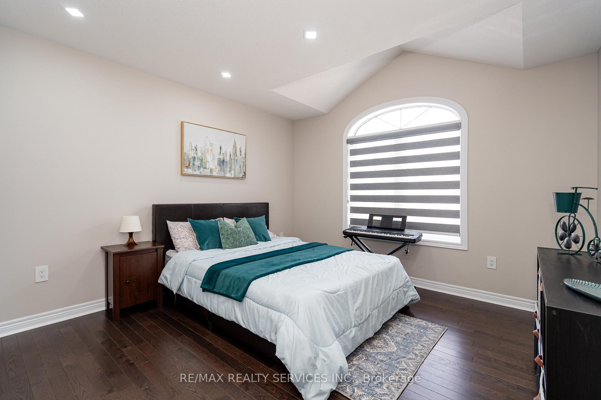 Photo 21 of 105 Benhurst Crescent, Brampton, Northwest Brampton — HOMEH