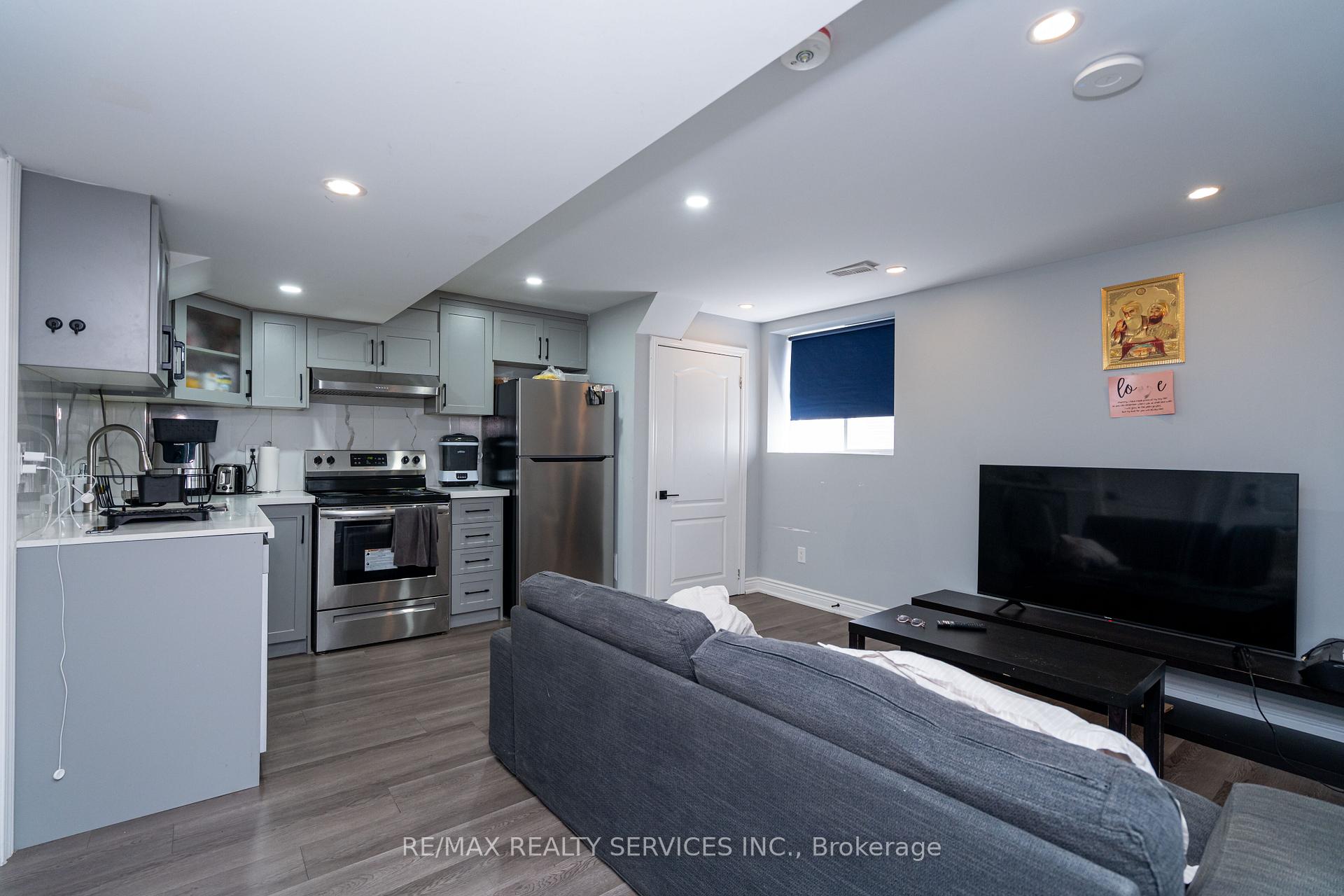 Photo 39 of 105 Benhurst Crescent, Brampton, Northwest Brampton — HOMEH
