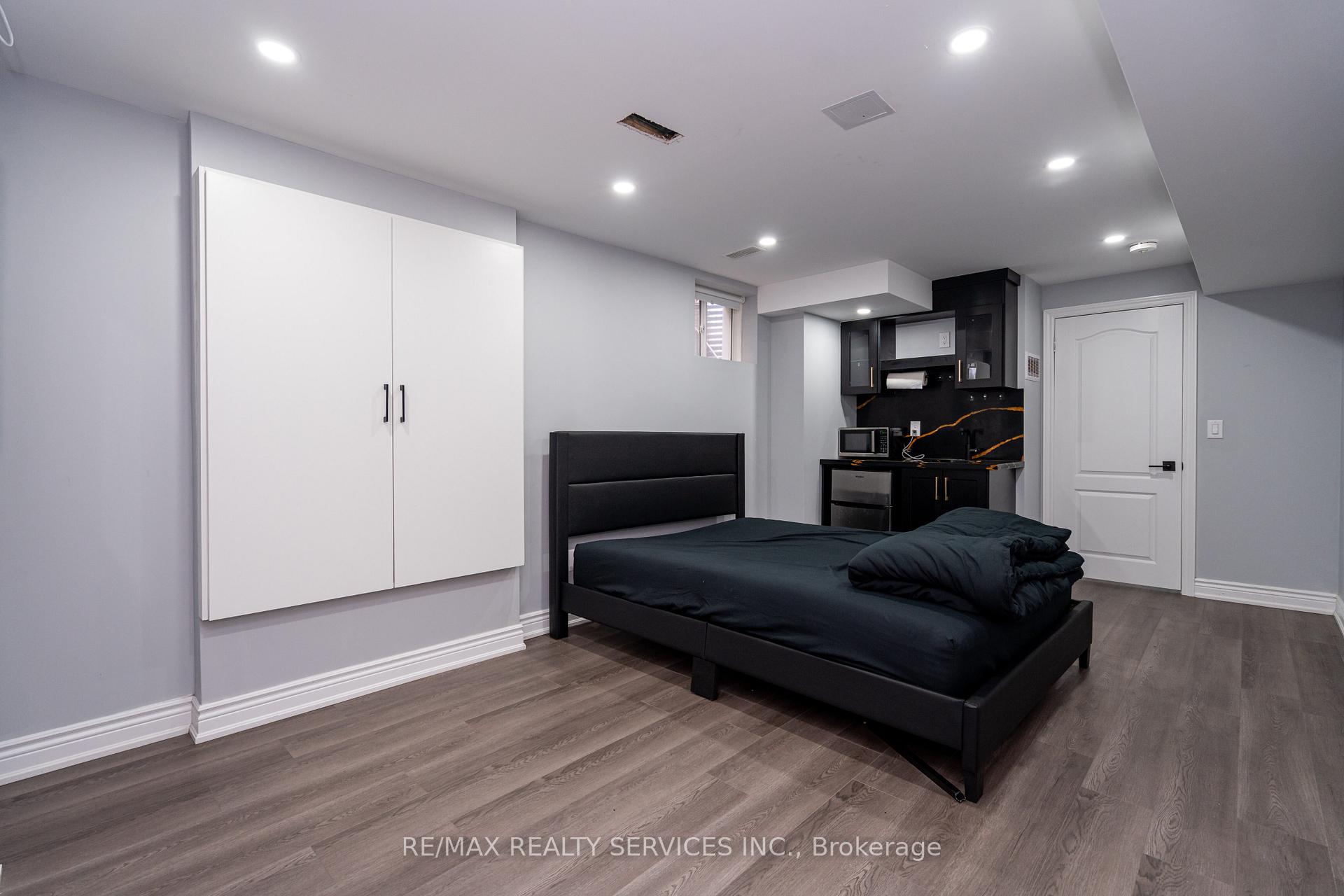 Photo 36 of 105 Benhurst Crescent, Brampton, Northwest Brampton — HOMEH