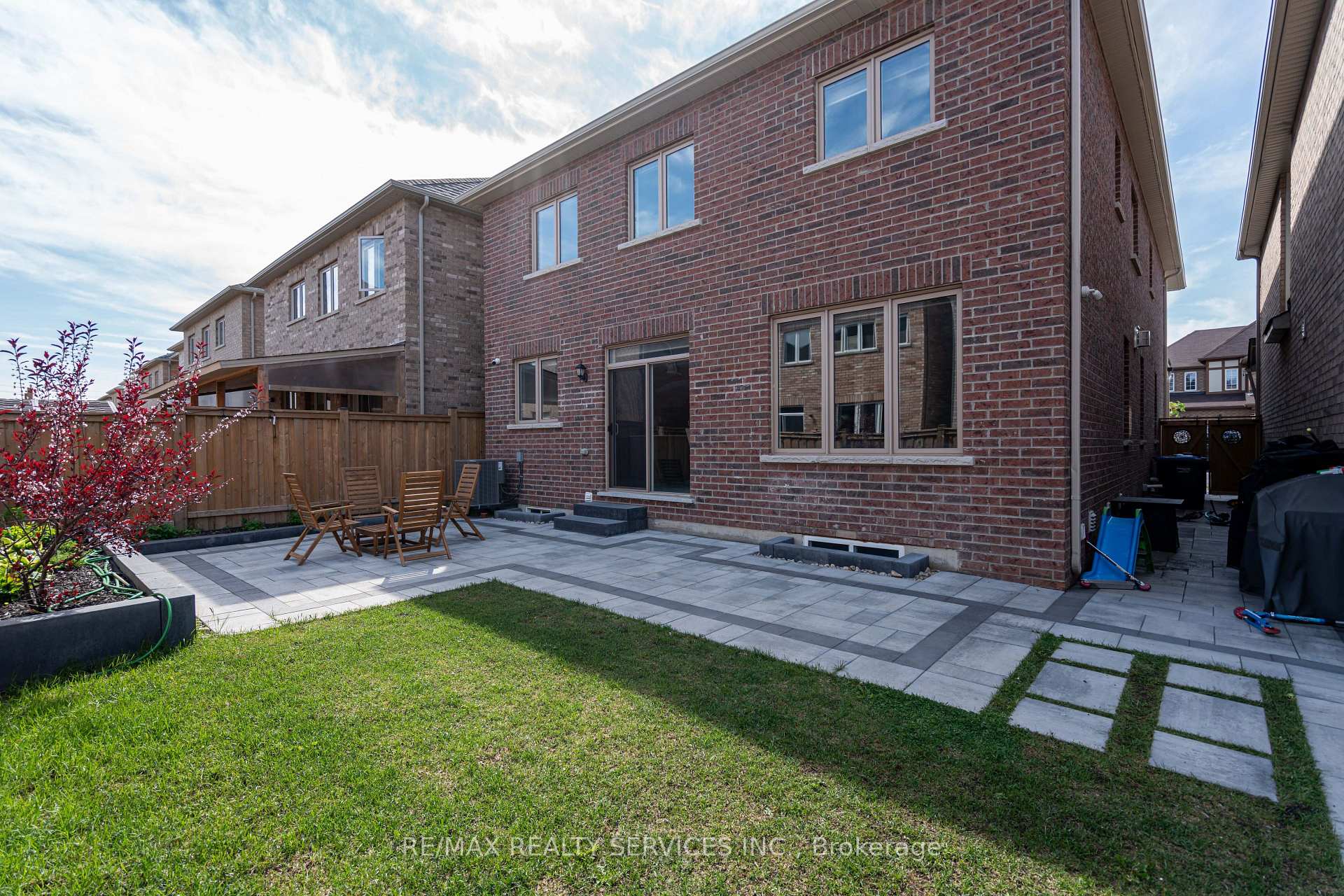 Photo 38 of 105 Benhurst Crescent, Brampton, Northwest Brampton — HOMEH