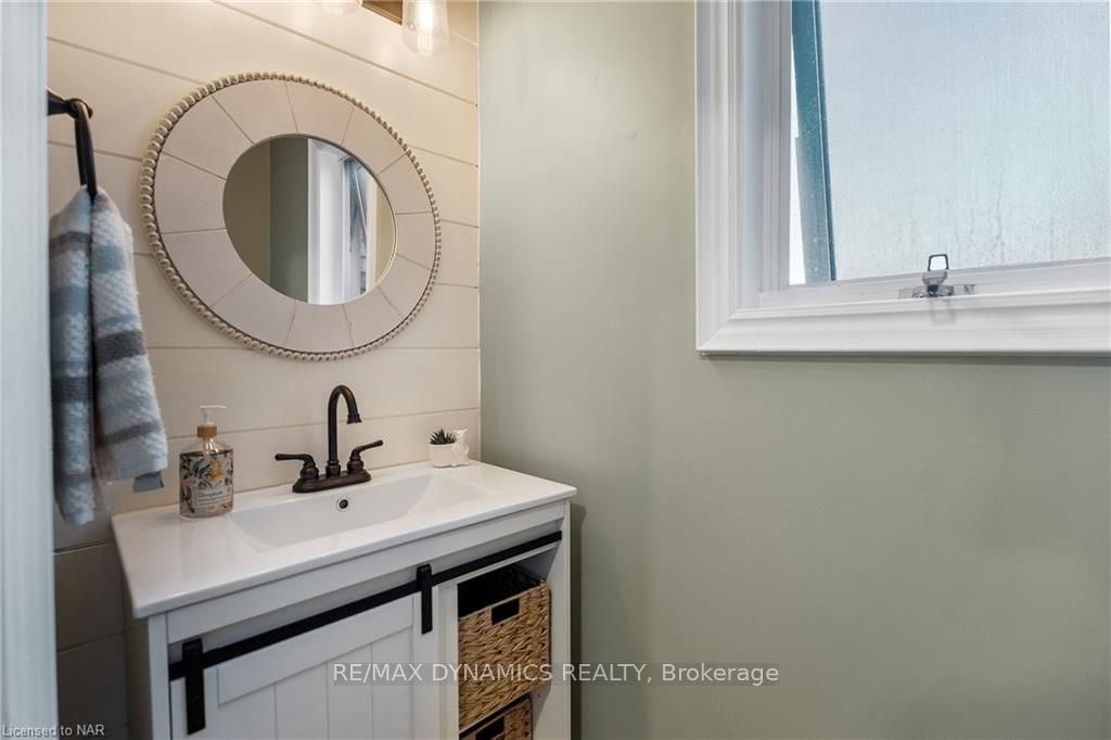 Photo 2 of 2 Huntington Lane, St. Catharines, Grapeview — HOMEH