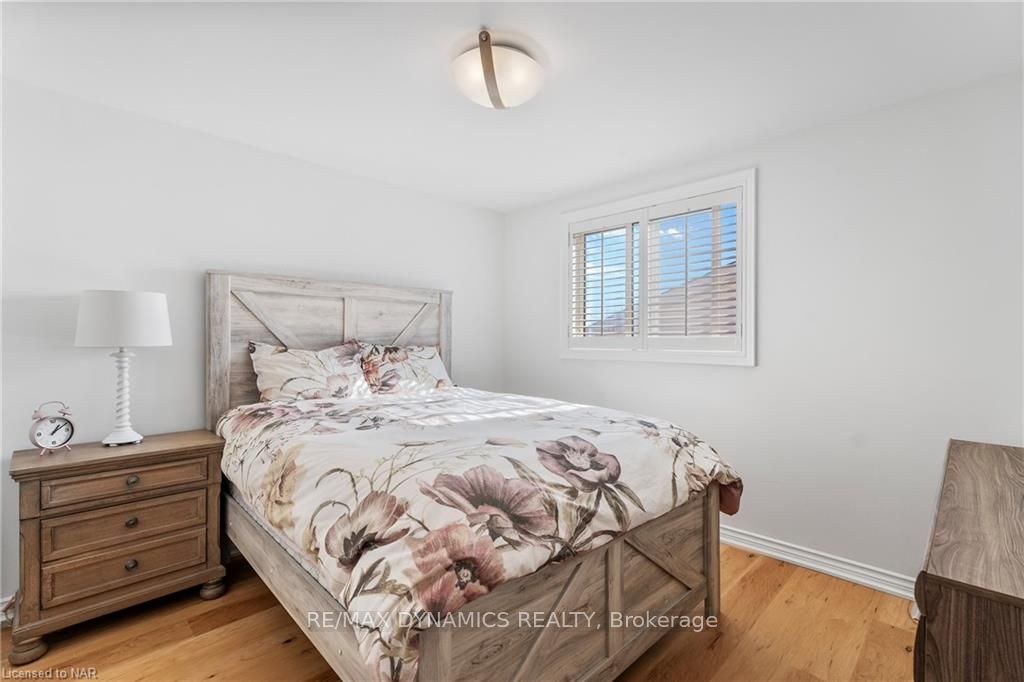 Photo 5 of 2 Huntington Lane, St. Catharines, Grapeview — HOMEH
