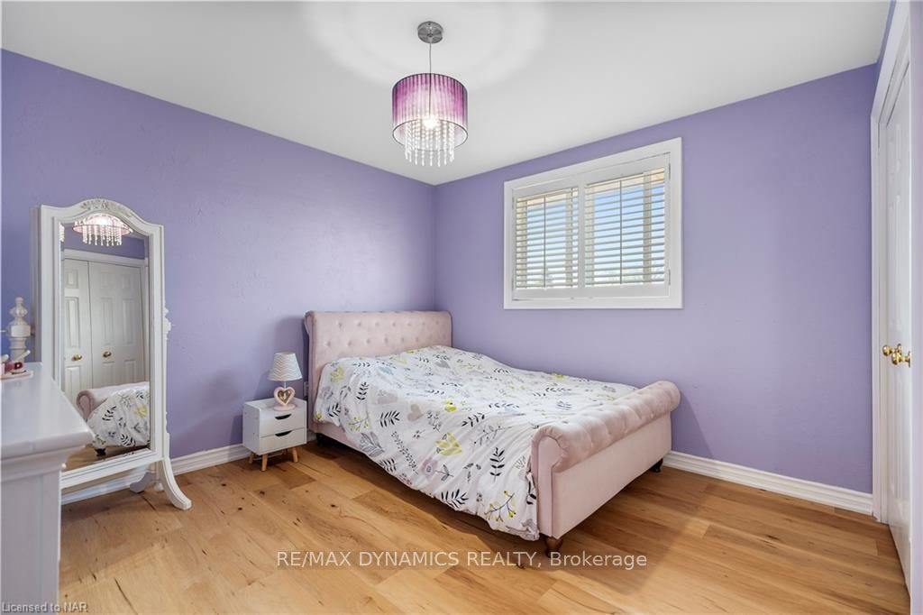 Photo 7 of 2 Huntington Lane, St. Catharines, Grapeview — HOMEH
