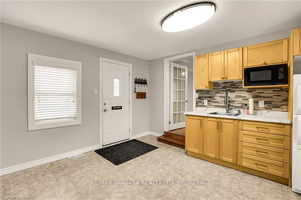 Photo 15 of 145 Welland Avenue, St. Catharines, Downtown — HOMEH