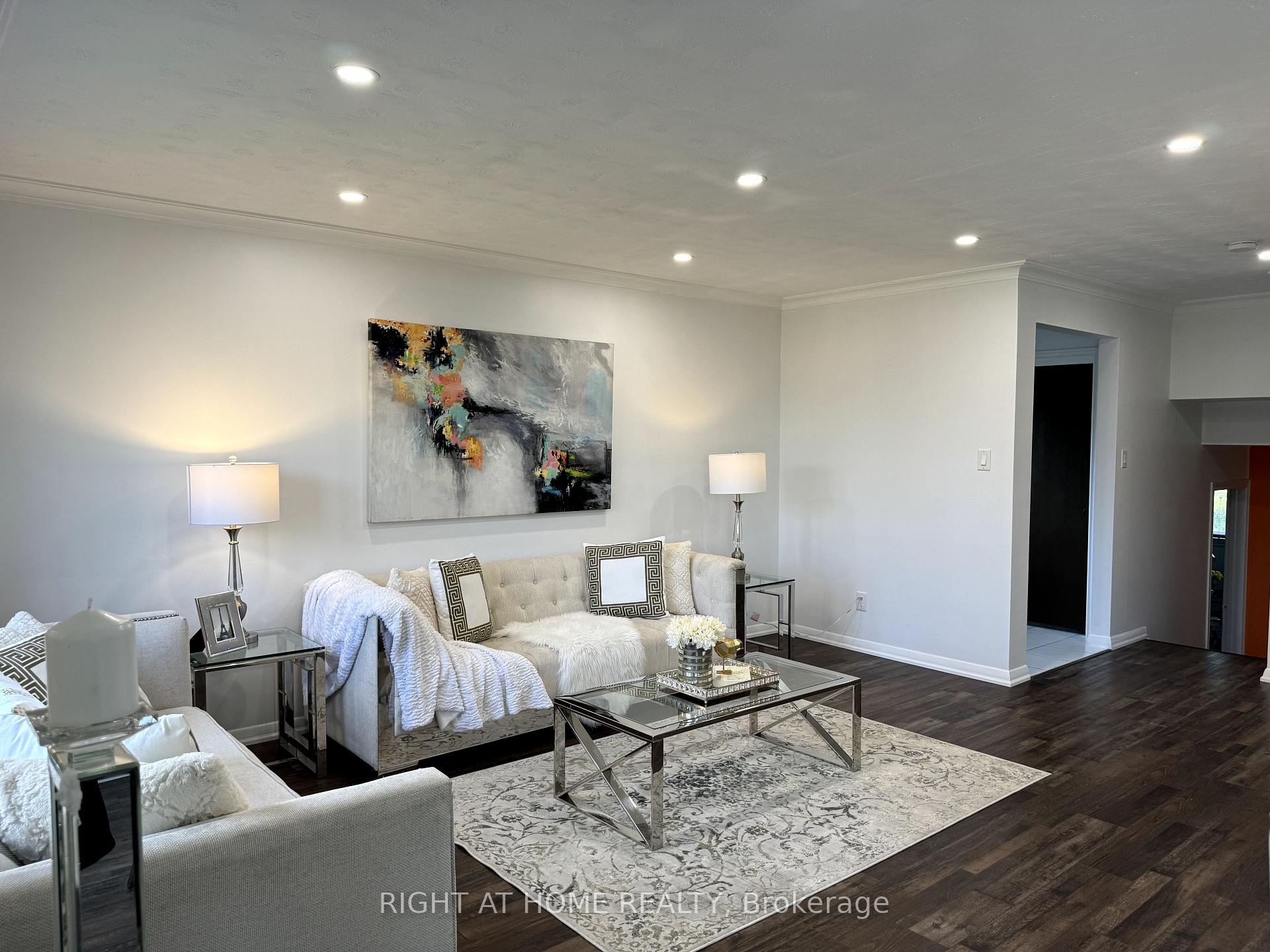 Photo 4 of 4 Aurora Heights Drive, Aurora, Aurora Heights — HOMEH