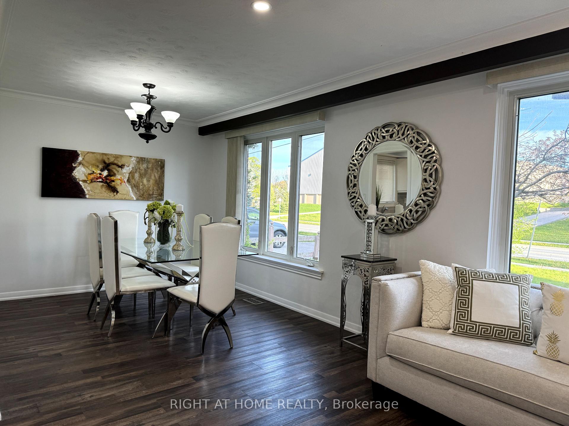 Photo 12 of 4 Aurora Heights Drive, Aurora, Aurora Heights — HOMEH