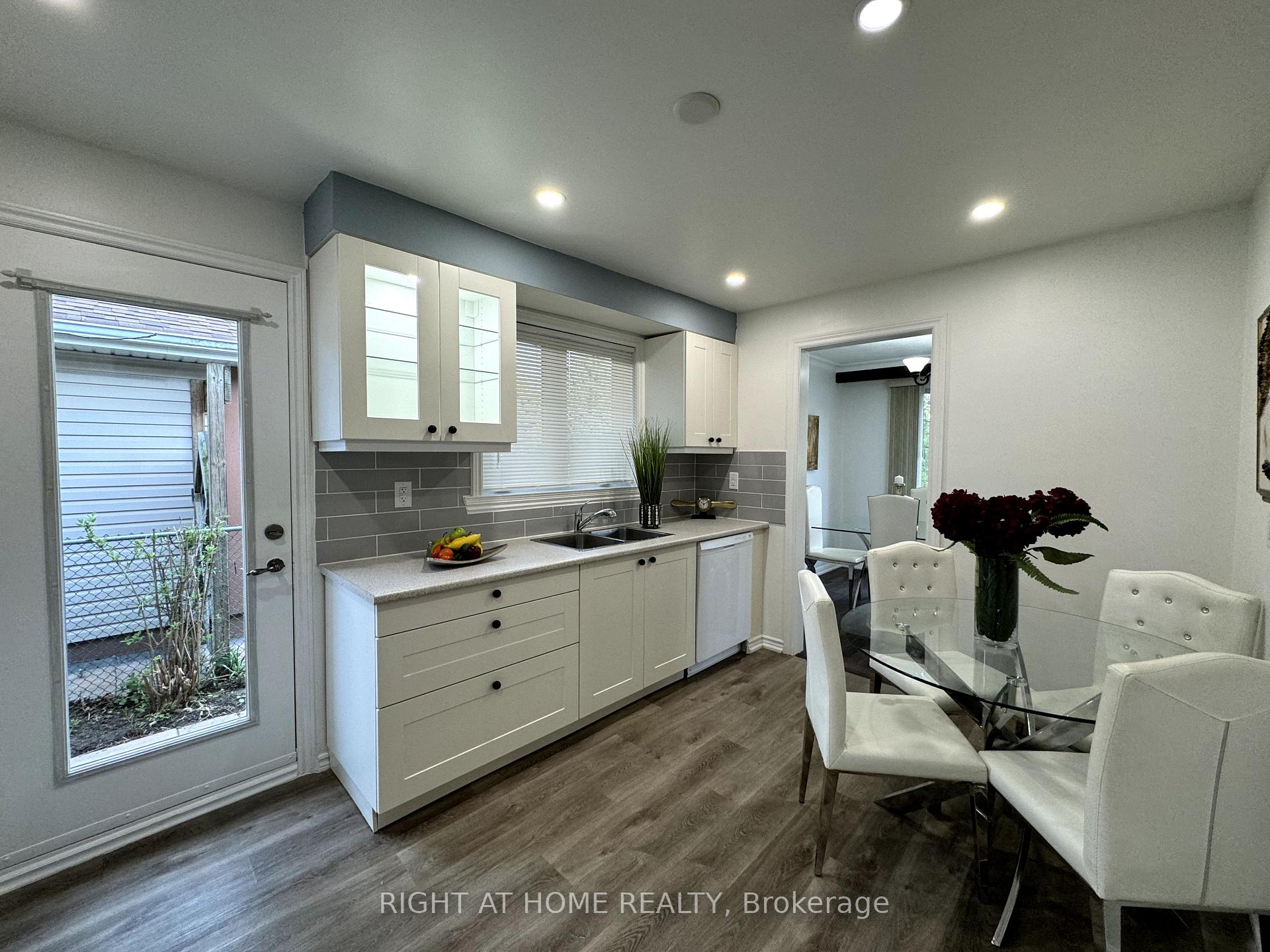Photo 6 of 4 Aurora Heights Drive, Aurora, Aurora Heights — HOMEH