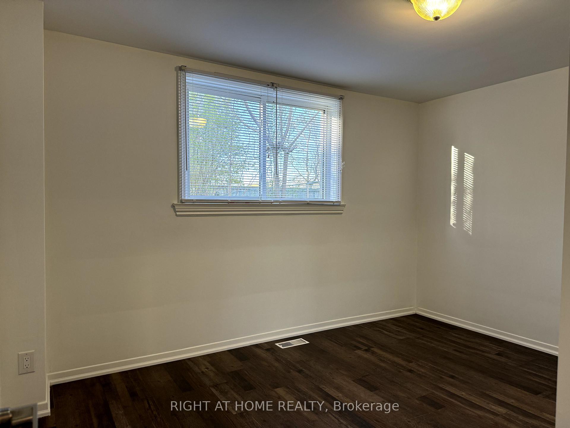 Photo 10 of 4 Aurora Heights Drive, Aurora, Aurora Heights — HOMEH