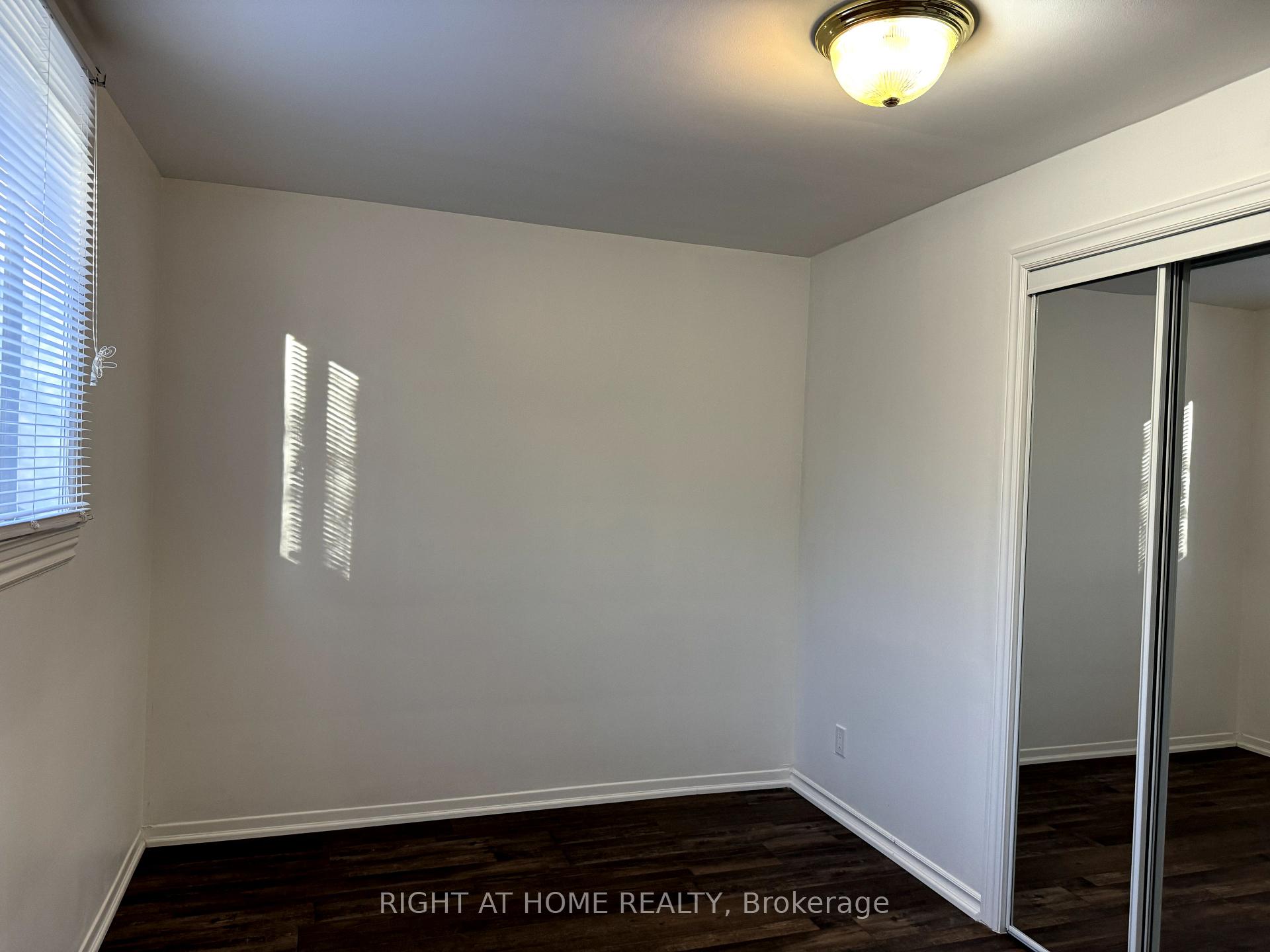 Photo 11 of 4 Aurora Heights Drive, Aurora, Aurora Heights — HOMEH