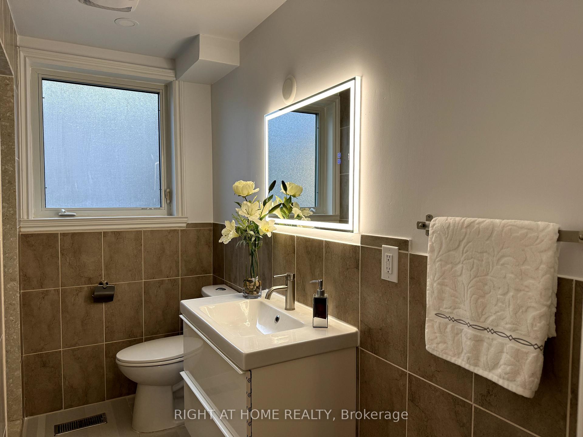 Photo 13 of 4 Aurora Heights Drive, Aurora, Aurora Heights — HOMEH
