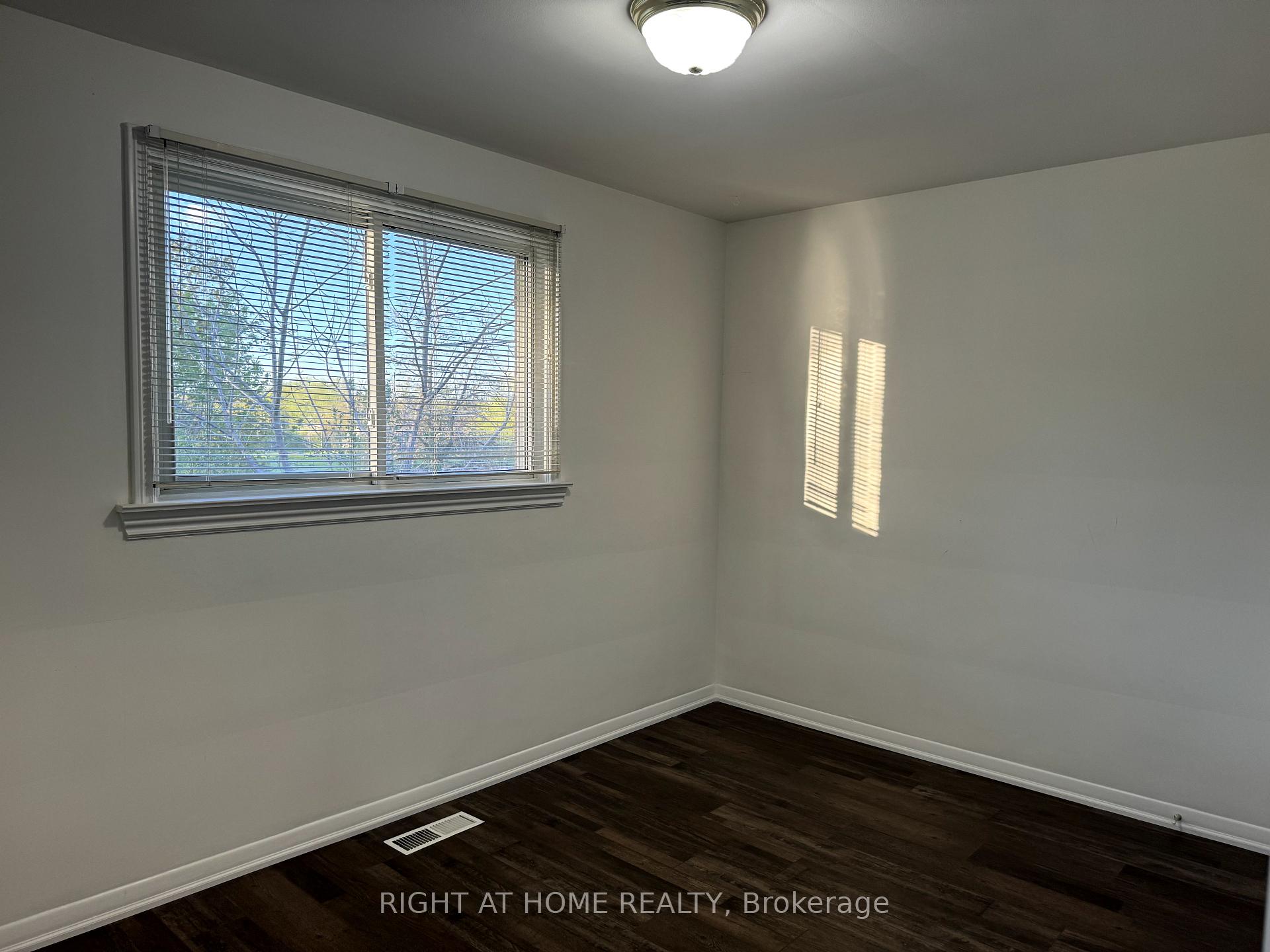 Photo 16 of 4 Aurora Heights Drive, Aurora, Aurora Heights — HOMEH