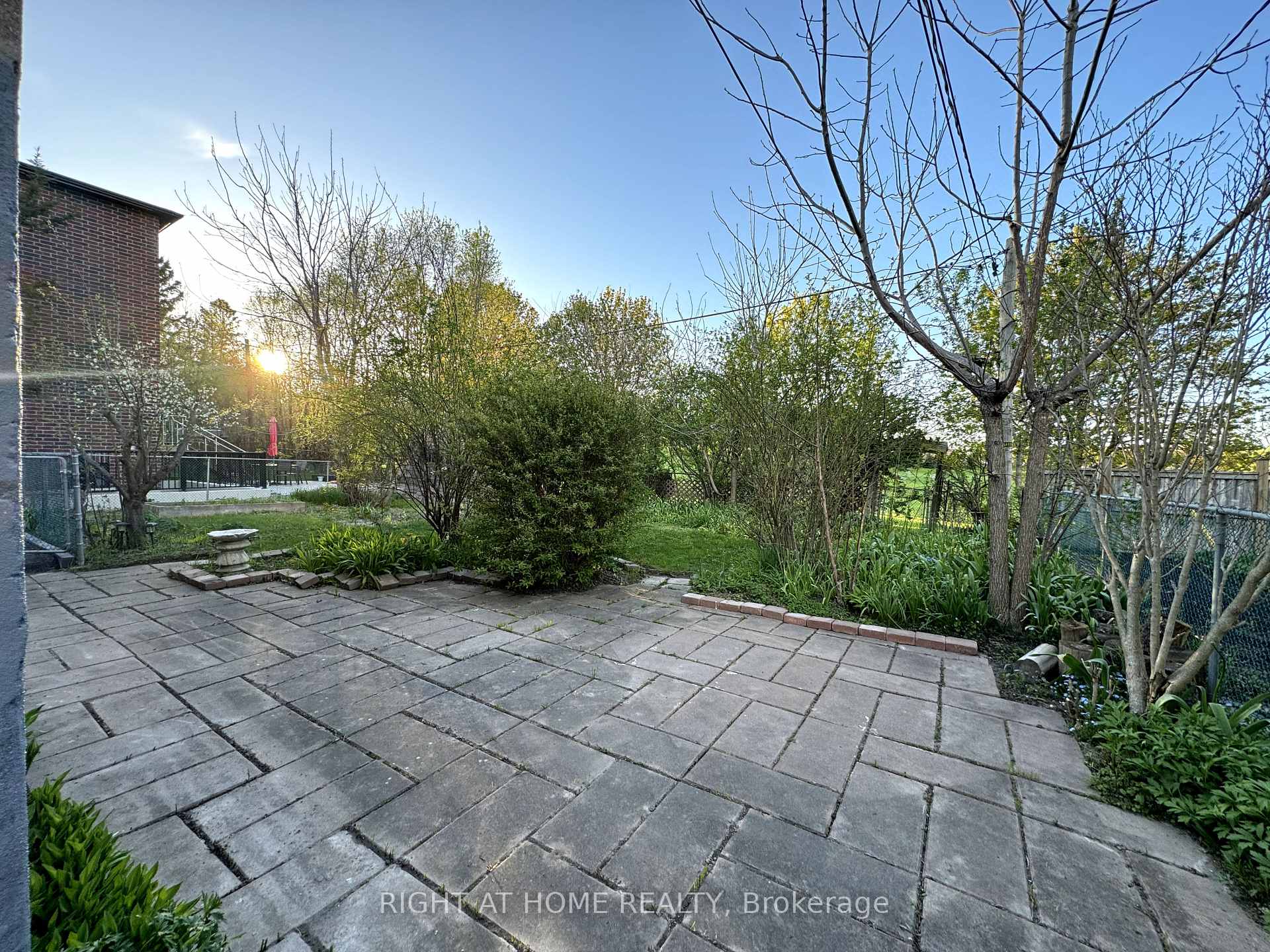 Photo 22 of 4 Aurora Heights Drive, Aurora, Aurora Heights — HOMEH