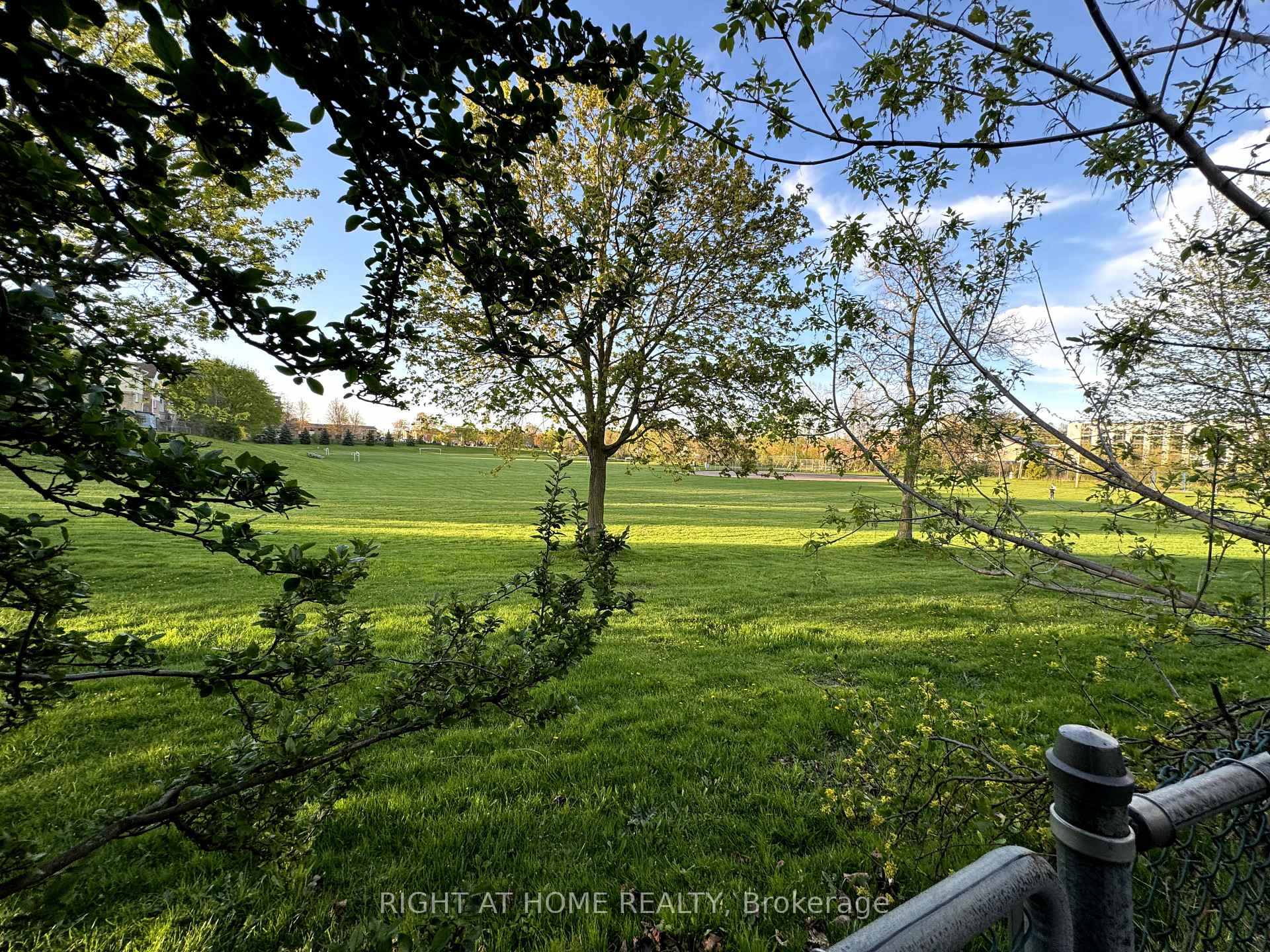 Photo 23 of 4 Aurora Heights Drive, Aurora, Aurora Heights — HOMEH