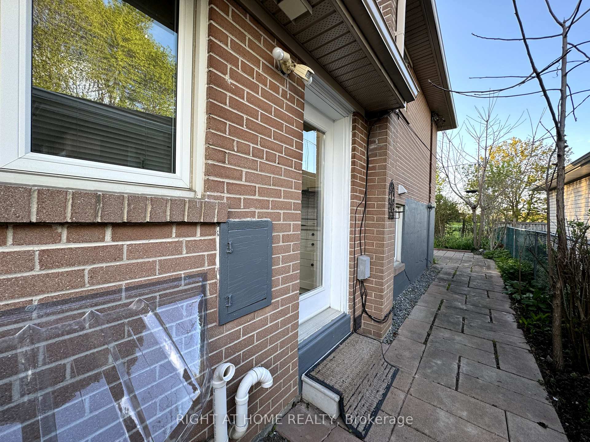 Photo 30 of 4 Aurora Heights Drive, Aurora, Aurora Heights — HOMEH
