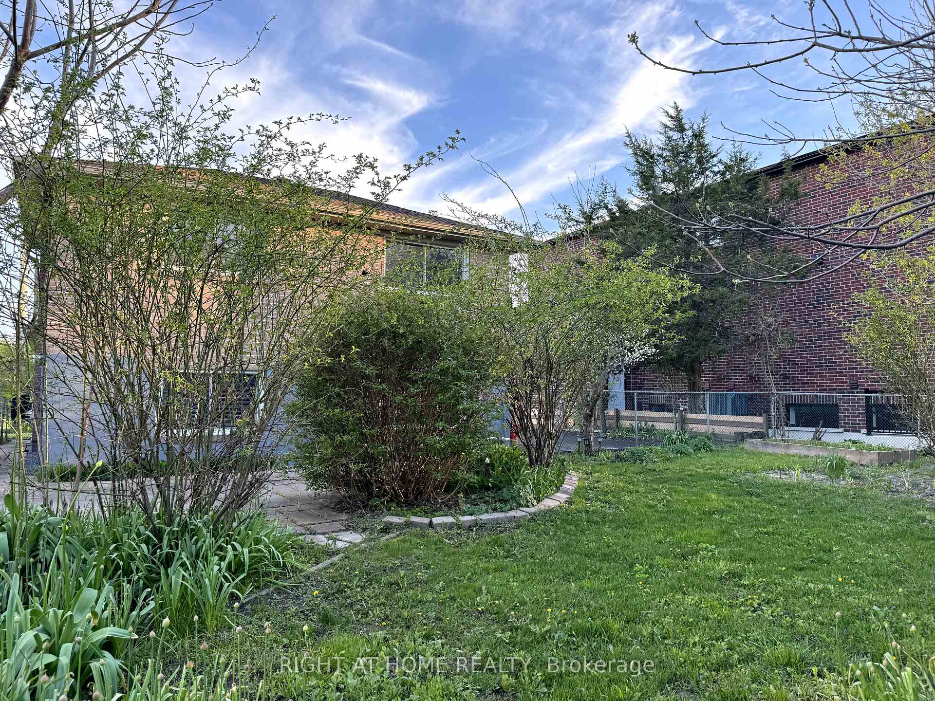 Photo 26 of 4 Aurora Heights Drive, Aurora, Aurora Heights — HOMEH