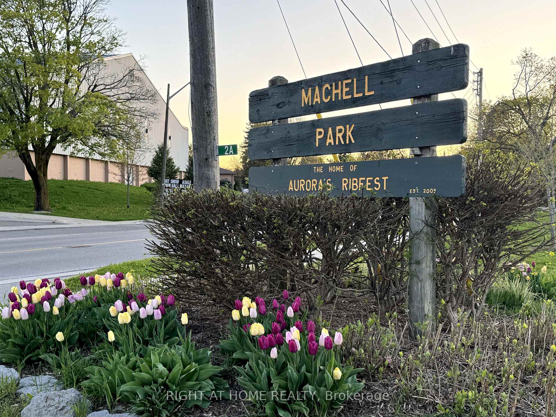 Photo 28 of 4 Aurora Heights Drive, Aurora, Aurora Heights — HOMEH