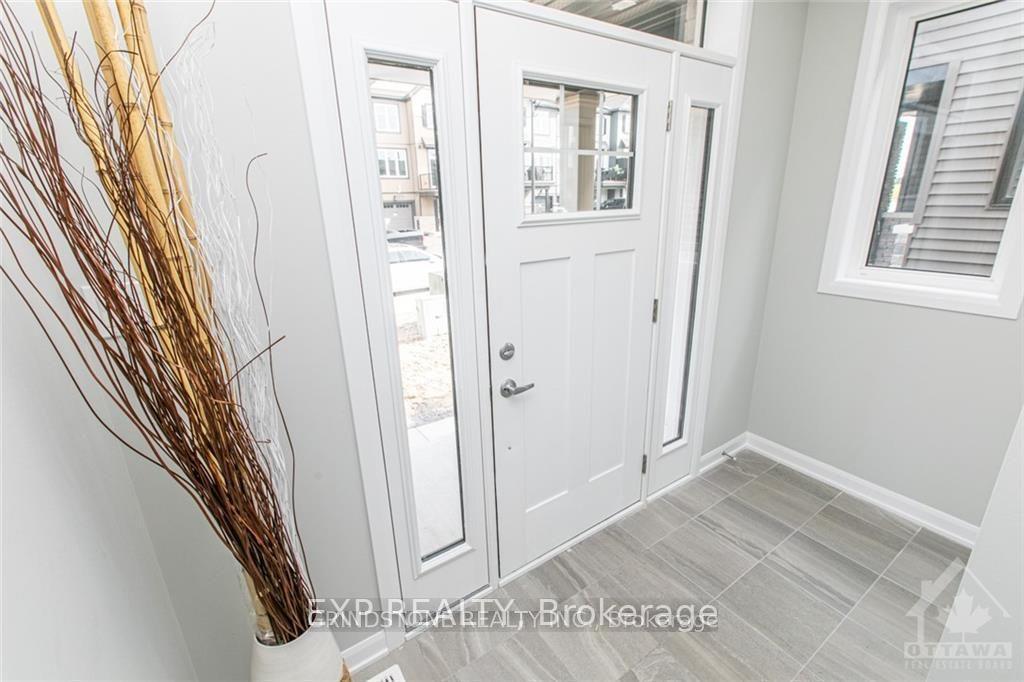 Photo 3 of 115 Teelin Circle, Ottawa, Barrhaven - Half Moon Bay — HOMEH